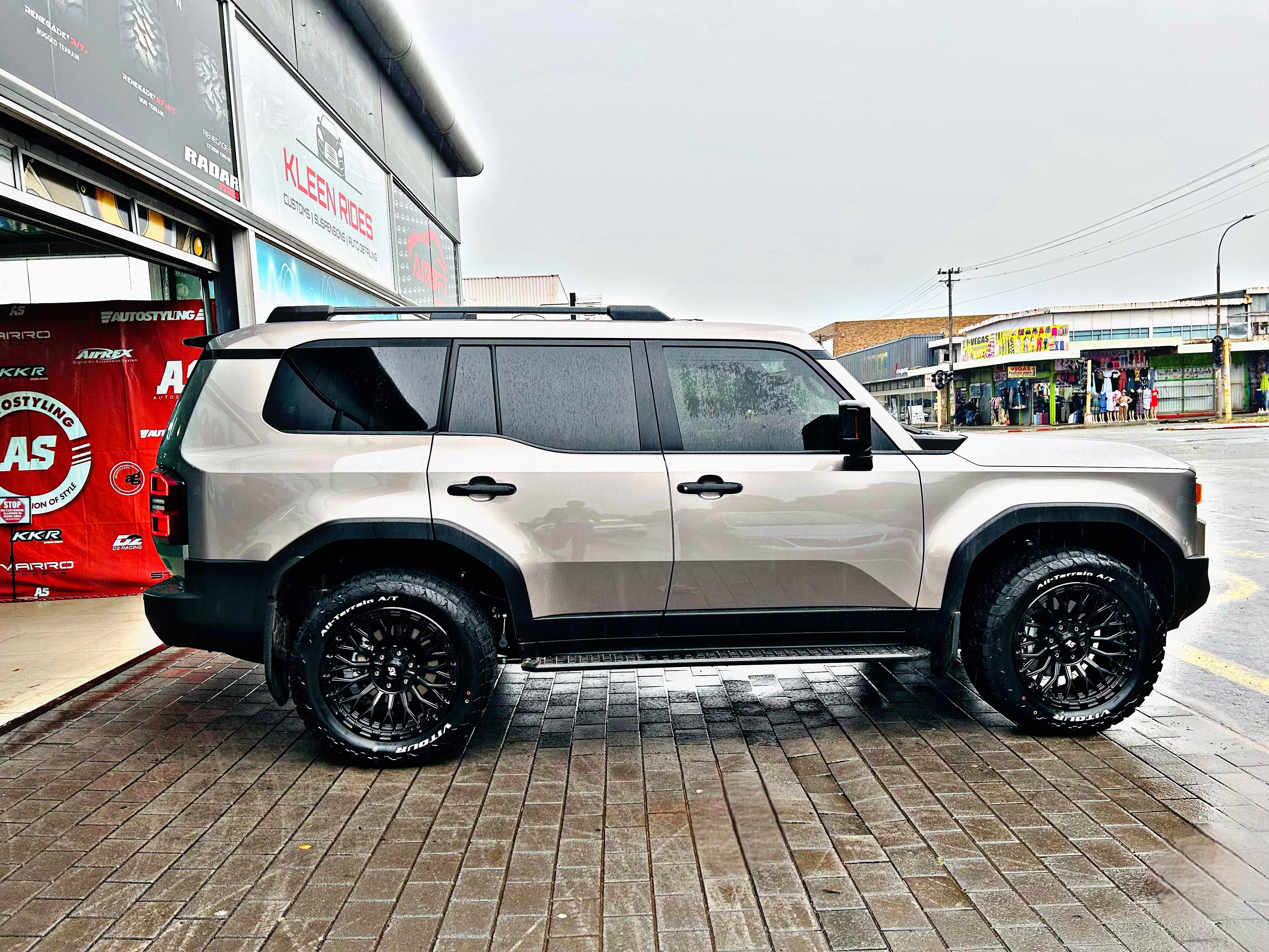 285/55/20 VITOUR ALL TERRAIN WHITE LETTERS