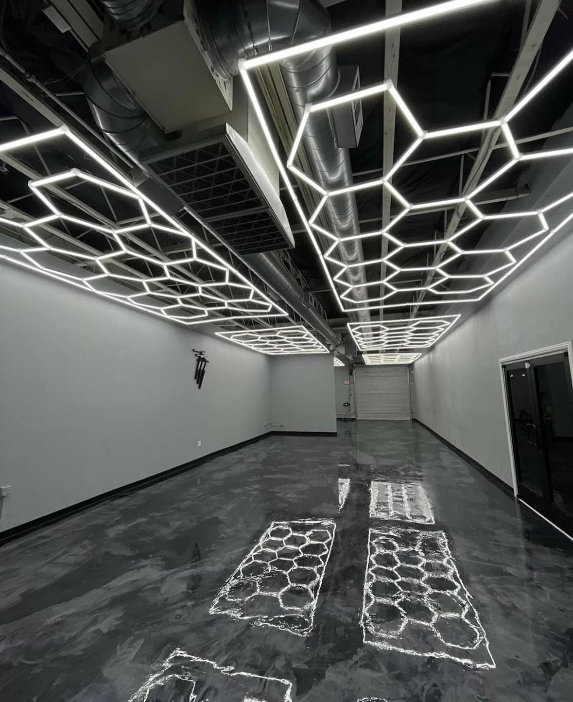 Autostyling Klerksdorp Hexagonal Grid Light Aluminium Ceiling Light LED Ceiling Lamp With Bulb (White) 2.4m x4.8m WHOLESALE PRICE DIRECT TO PUBLIC !
