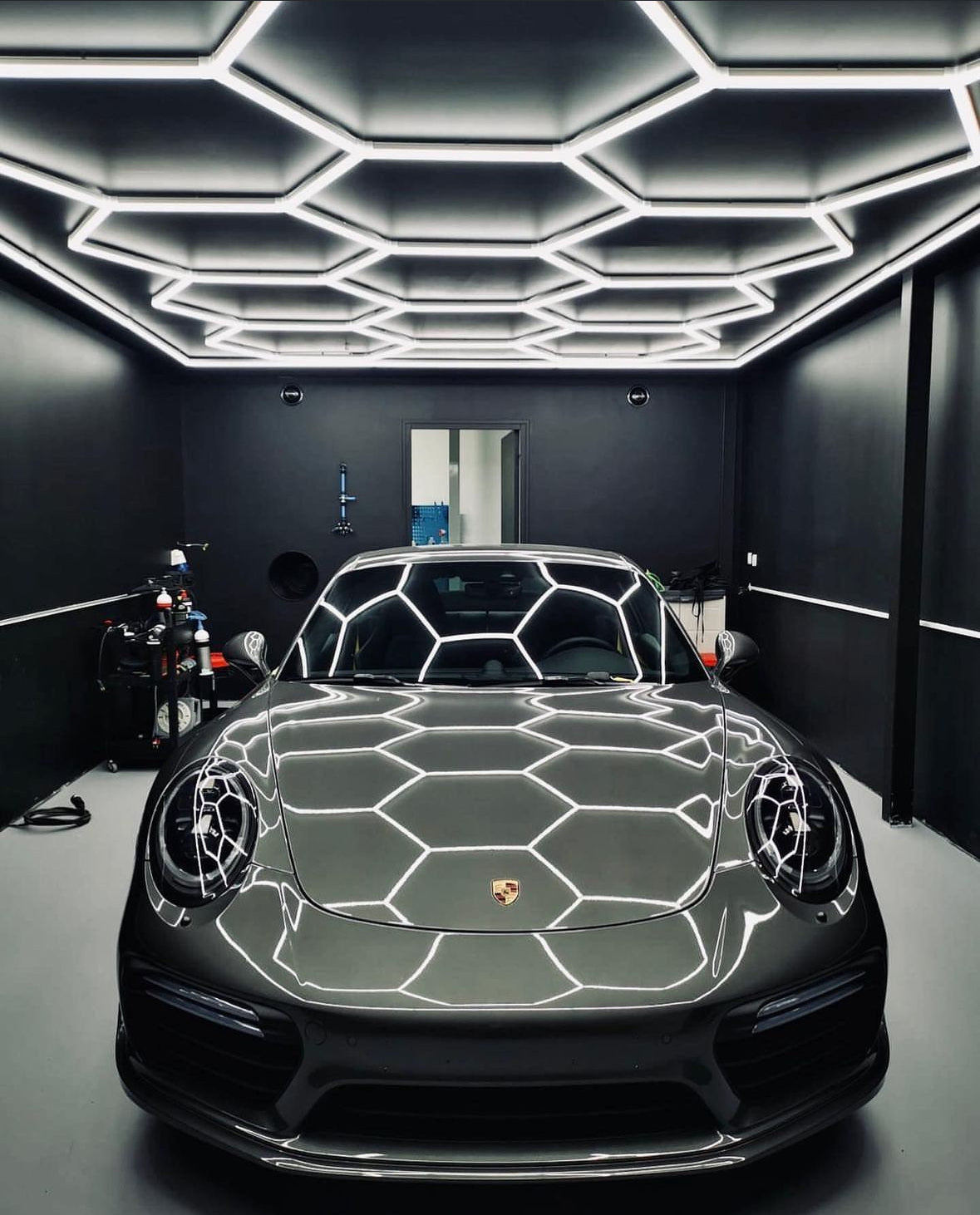 Autostyling Klerksdorp Hexagonal Grid Light Aluminium Ceiling Light LED Ceiling Lamp With Bulb (White) 2.4m x4.8m WHOLESALE PRICE DIRECT TO PUBLIC !