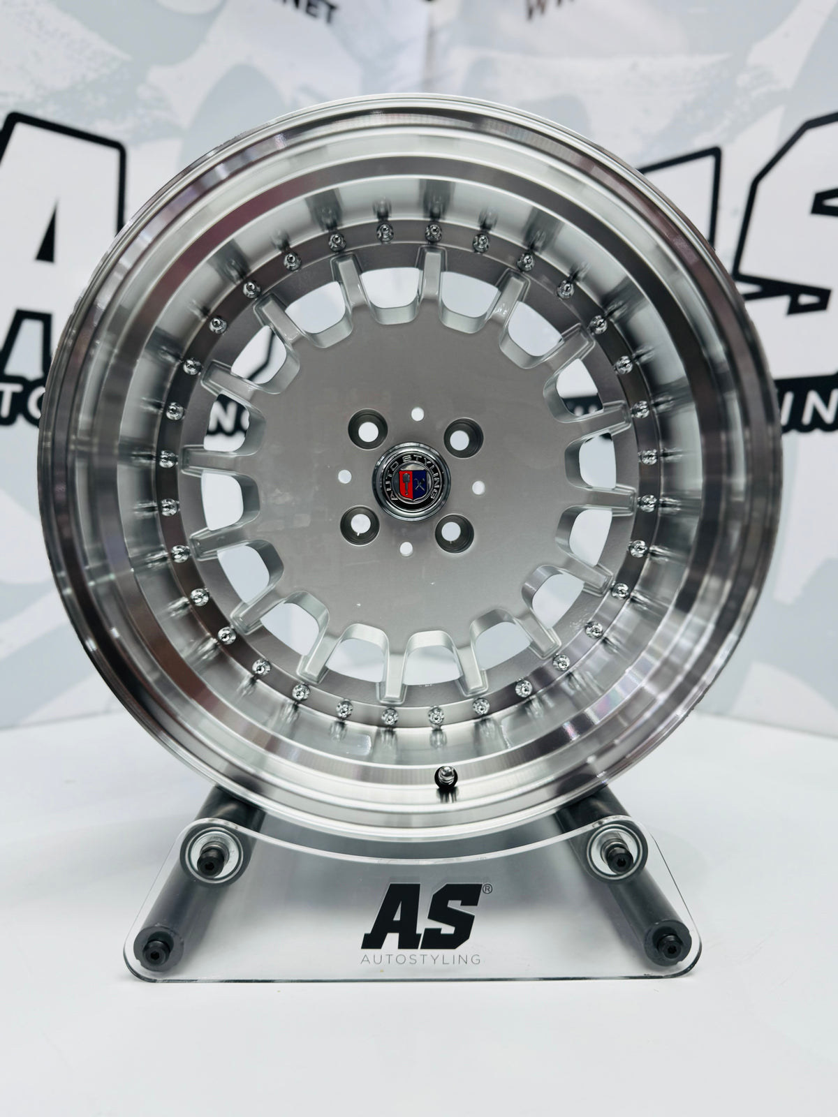 17” AS- E30 BOTTLE CAPS   8.5/10j 4/100  SILVER