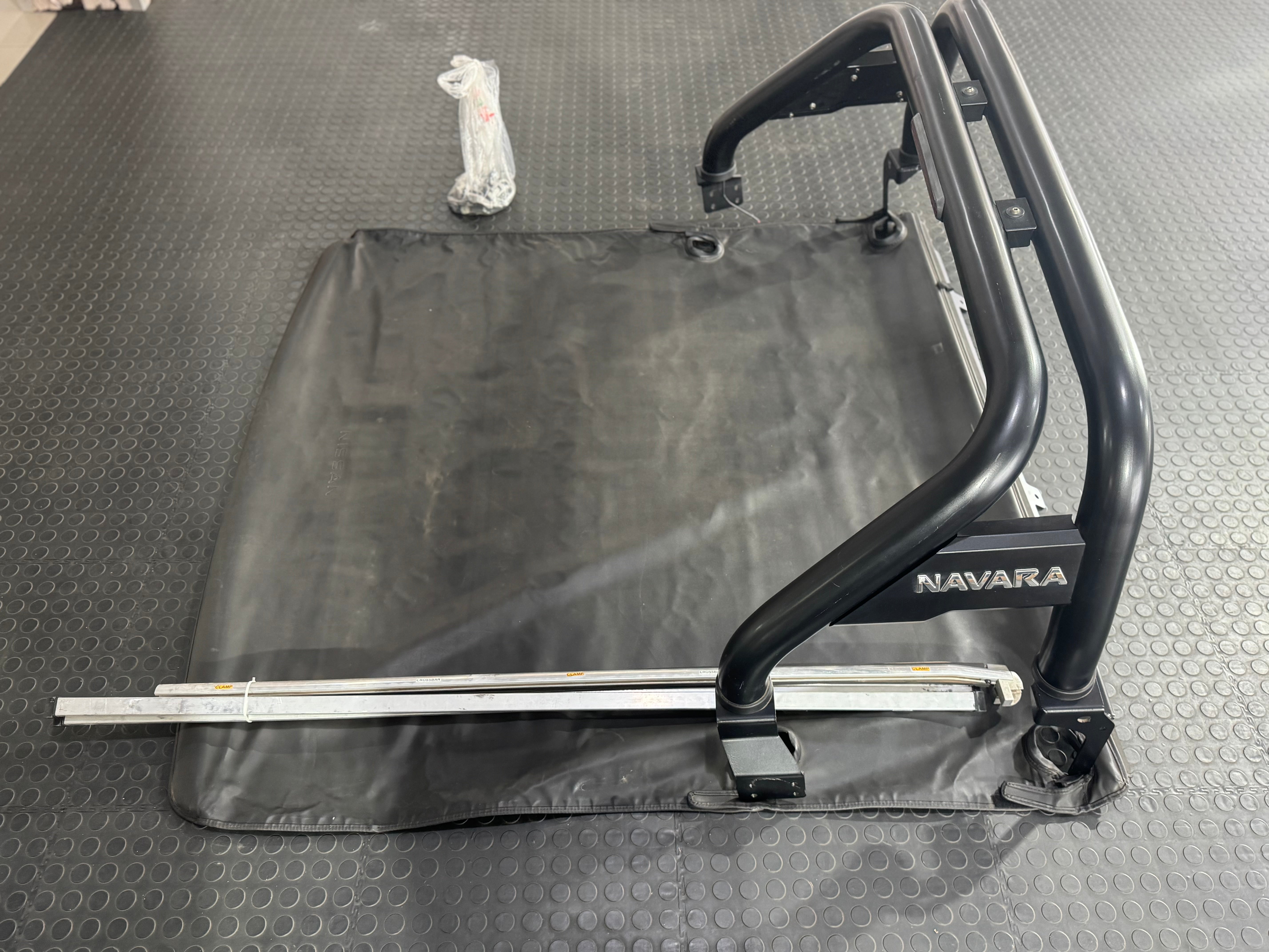NISSAN NAVARA 2021+ OEM ROLL BAR & TONNEAU COVER PREOWNED