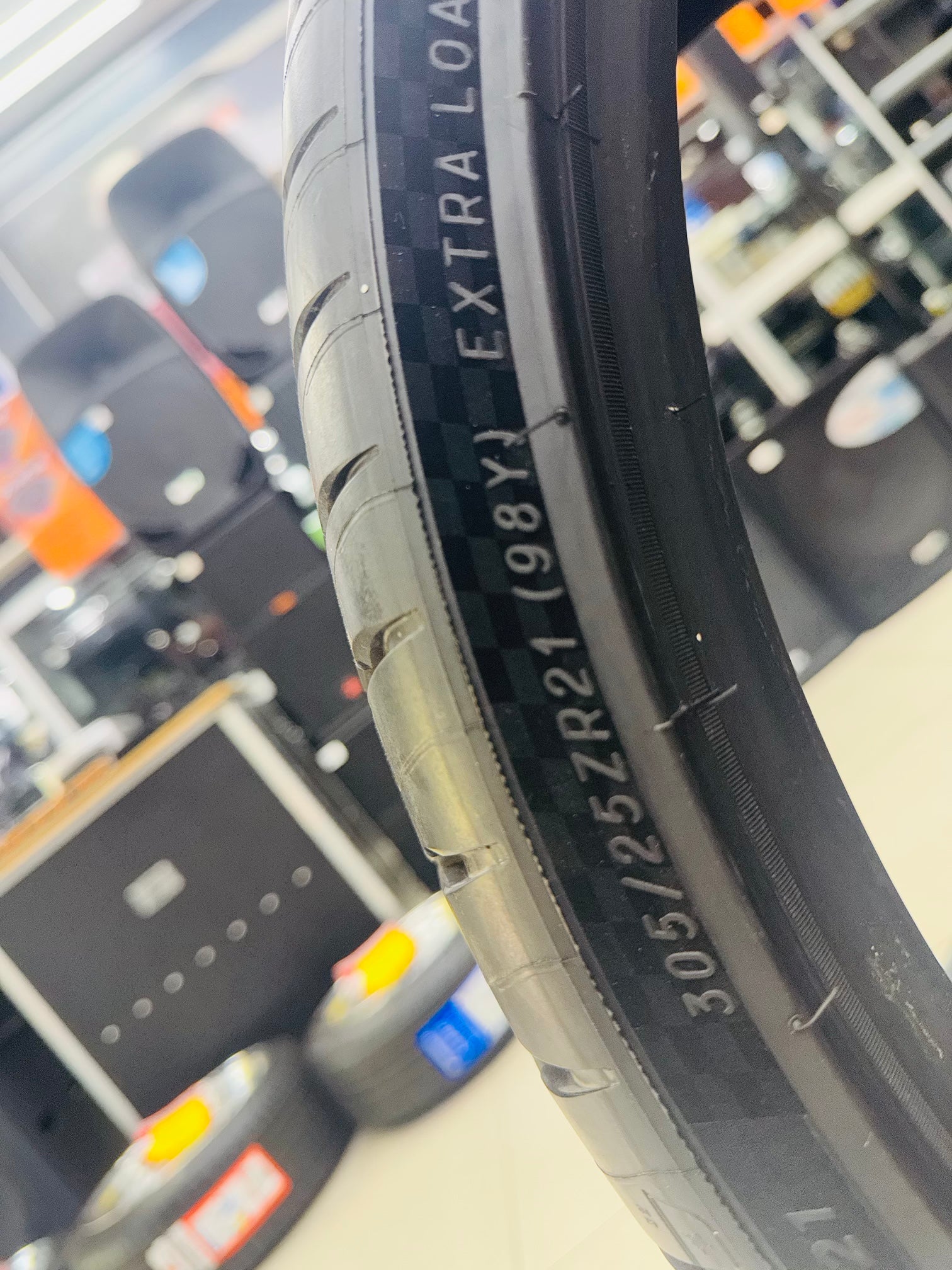 305/25R21 Michelin Pilot Sport 4 S (XL) 98Y SOLD IN A SET OF 2
