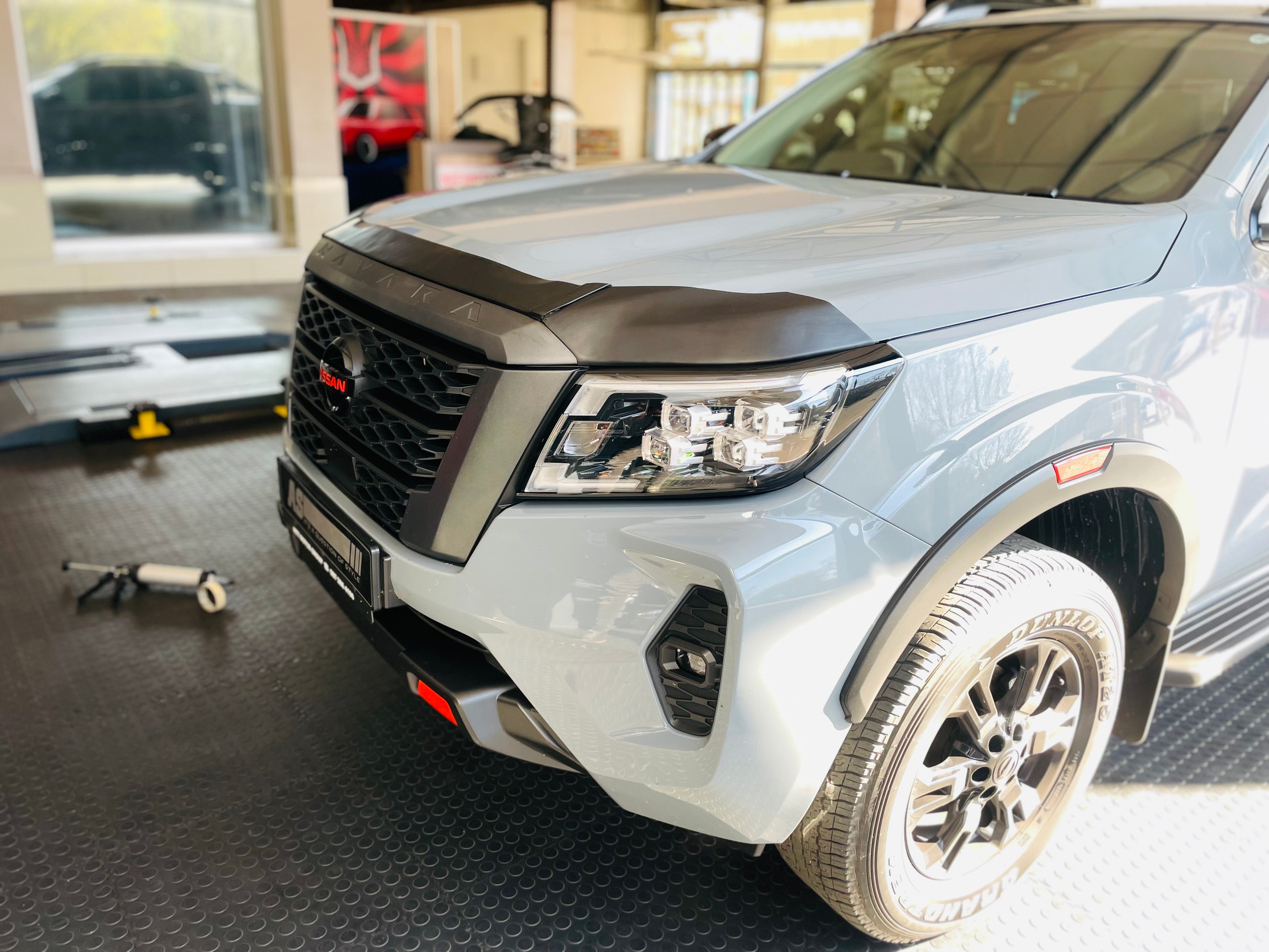 Bonnet guard NISSAN NAVARA PRO4 2021+ stick on Matt black