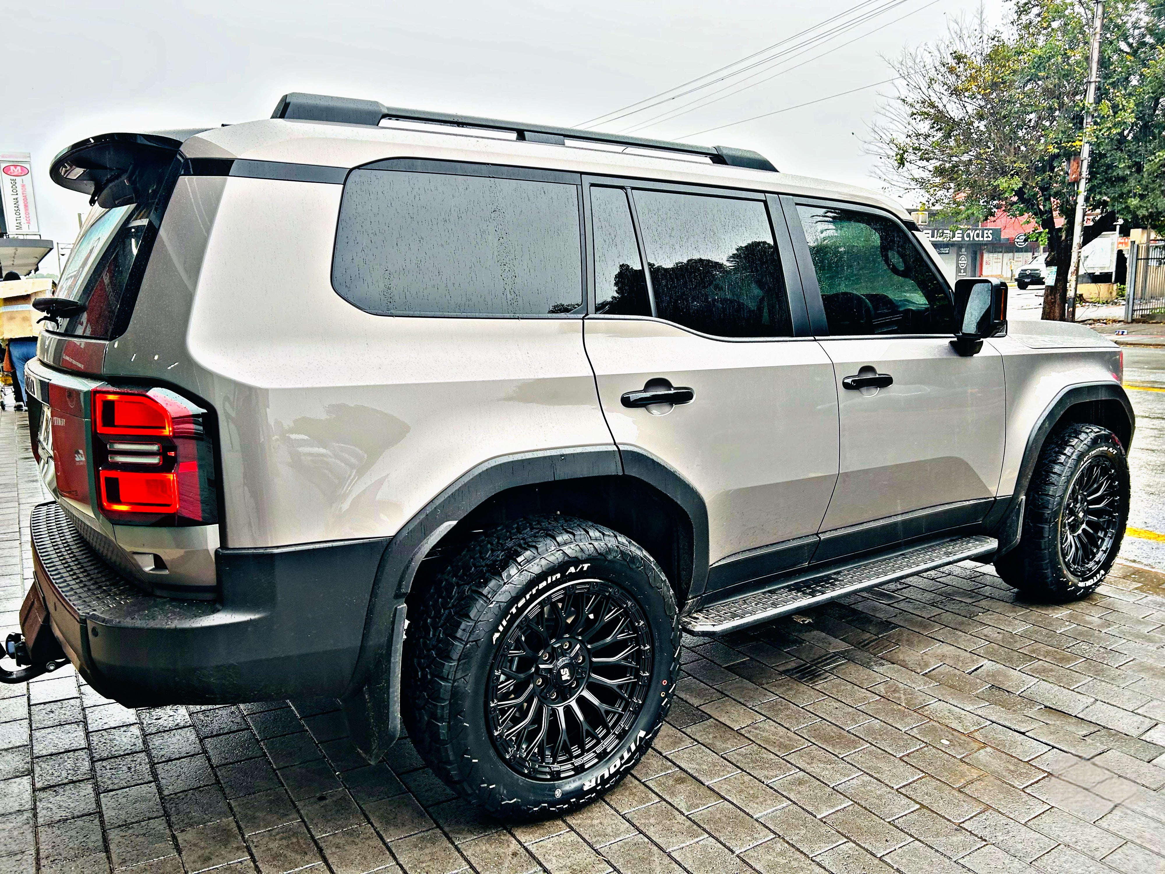 285/55/20 VITOUR ALL TERRAIN WHITE LETTERS
