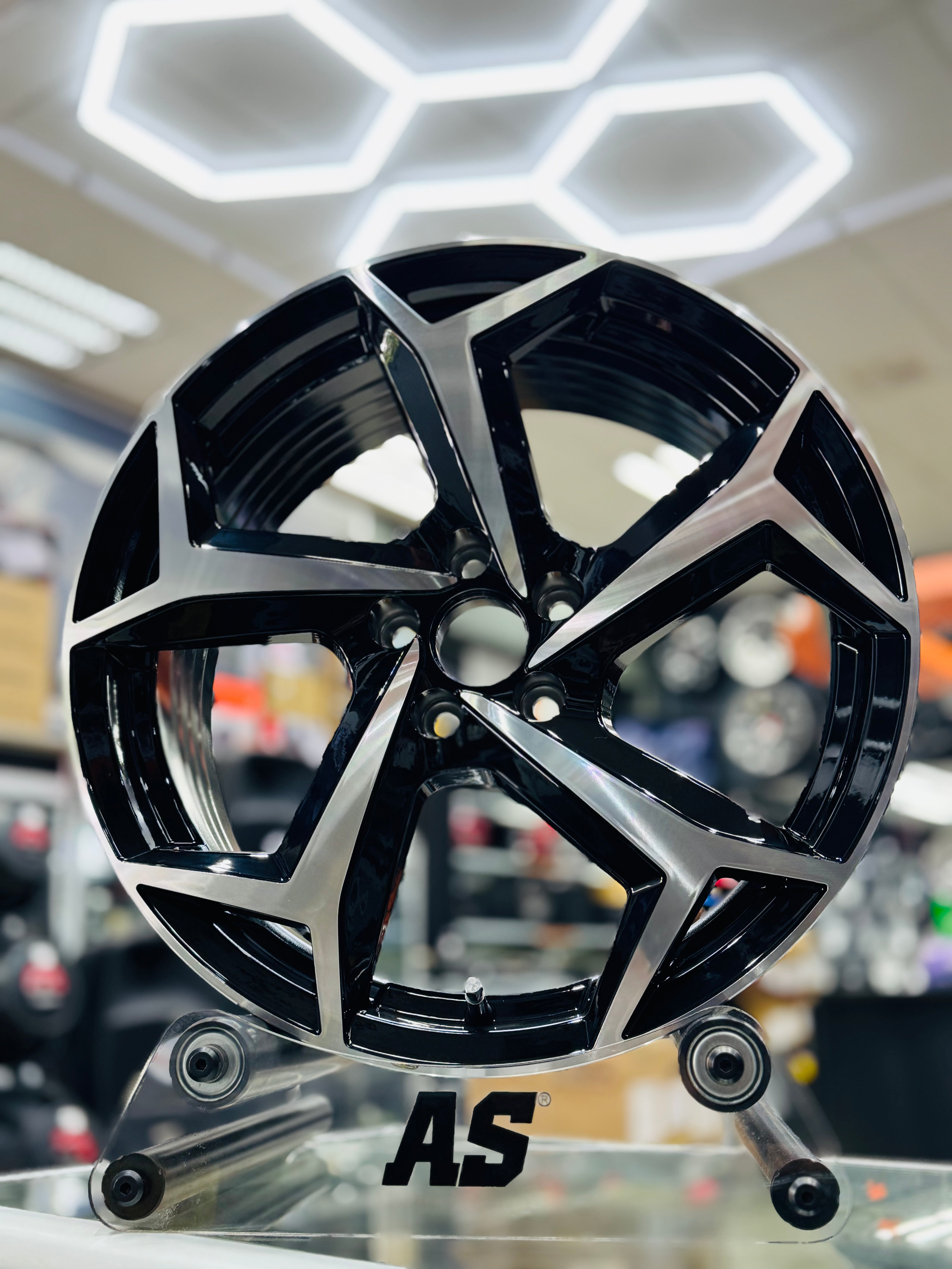 17”M7077  POLO8 AW RLINE 5/100