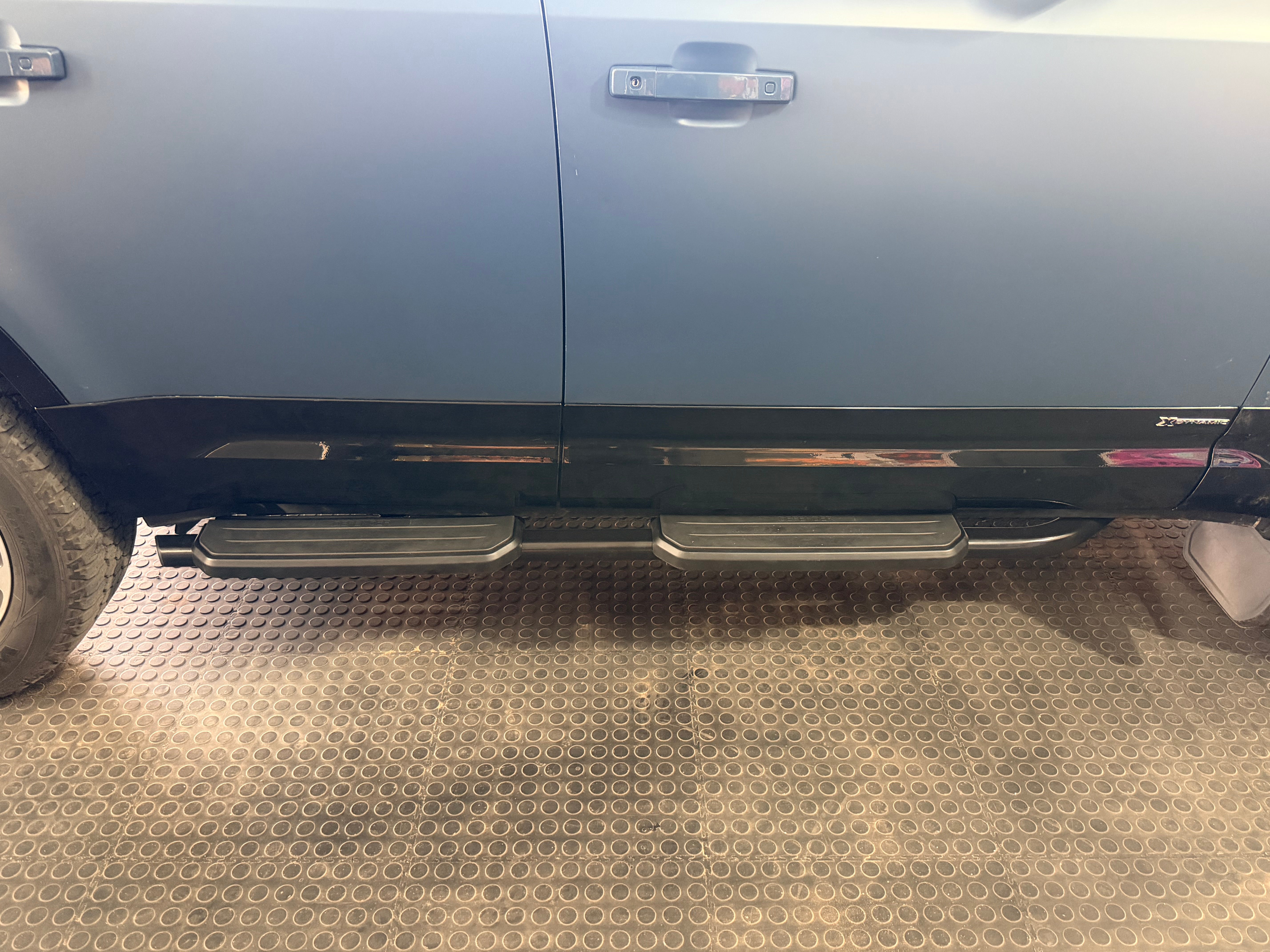 LANDROVER DEFENDER 110  SIDE STEPS - Autostyling Klerksdorp