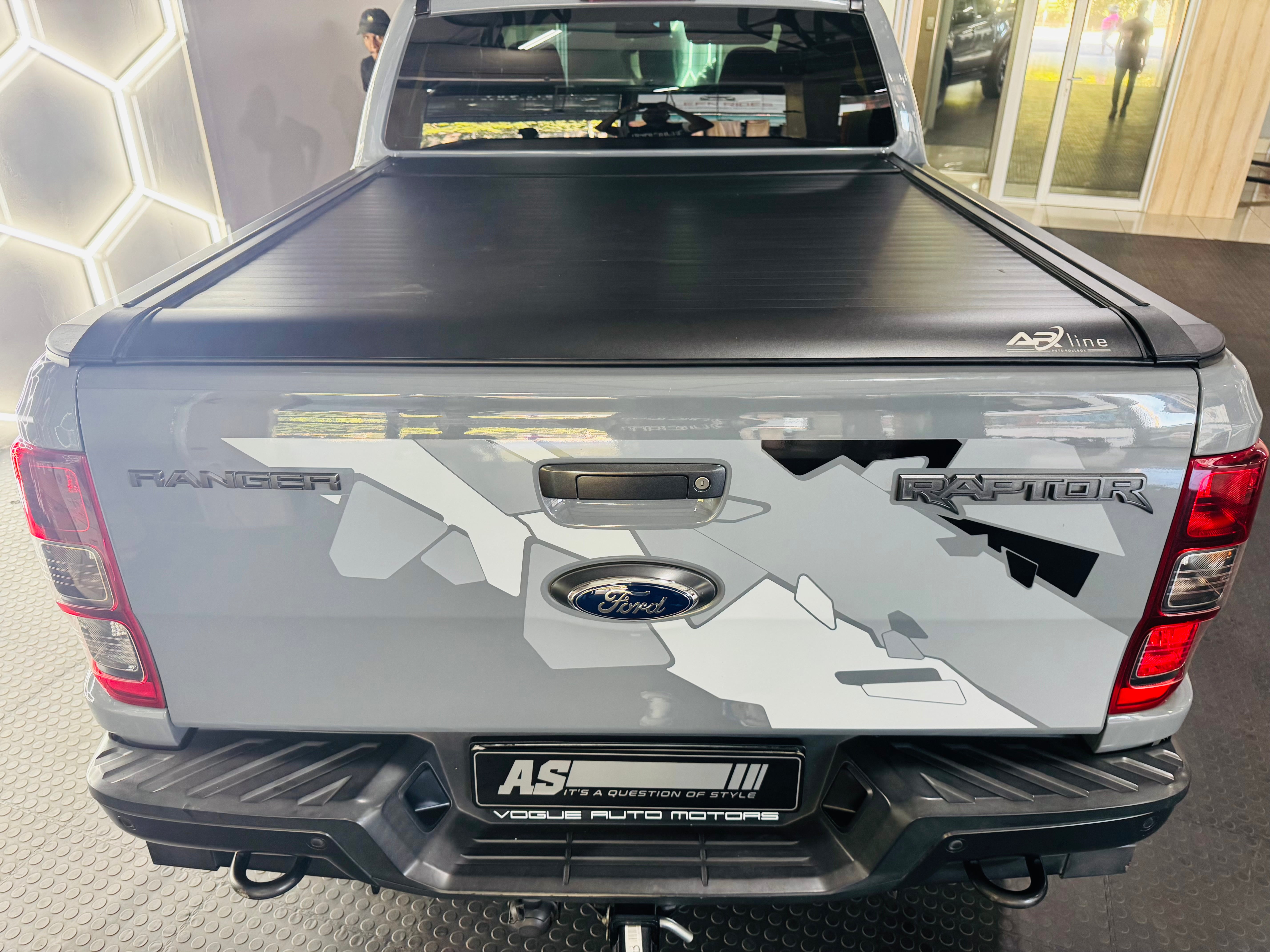 AR-Line electric roller shutter for Ford Ranger / Raptor DISPLAY UNIT ( BASICALLY  NEW ) save R15000