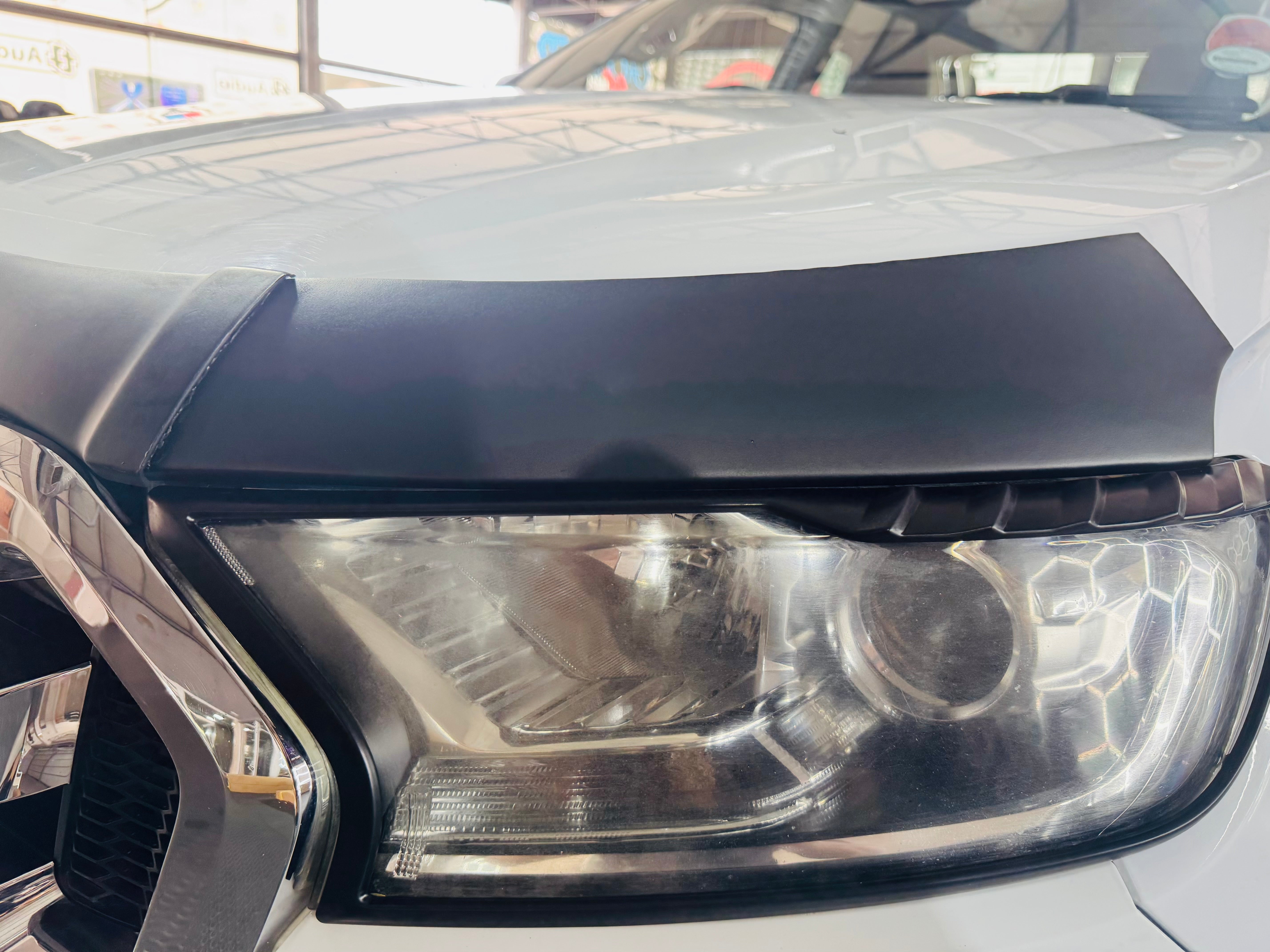 Bonnet guard Ford Ranger T7 stick on Matt black