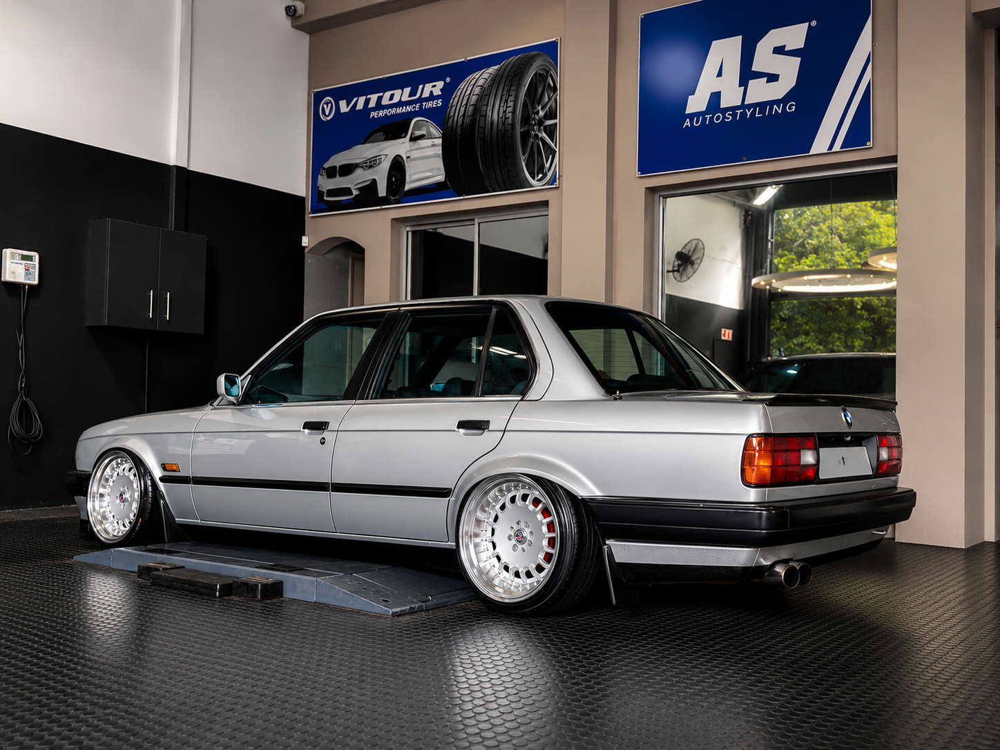 17” AS- E30 BOTTLE CAPS   8.5/10j 4/100  SILVER - Autostyling Klerksdorp