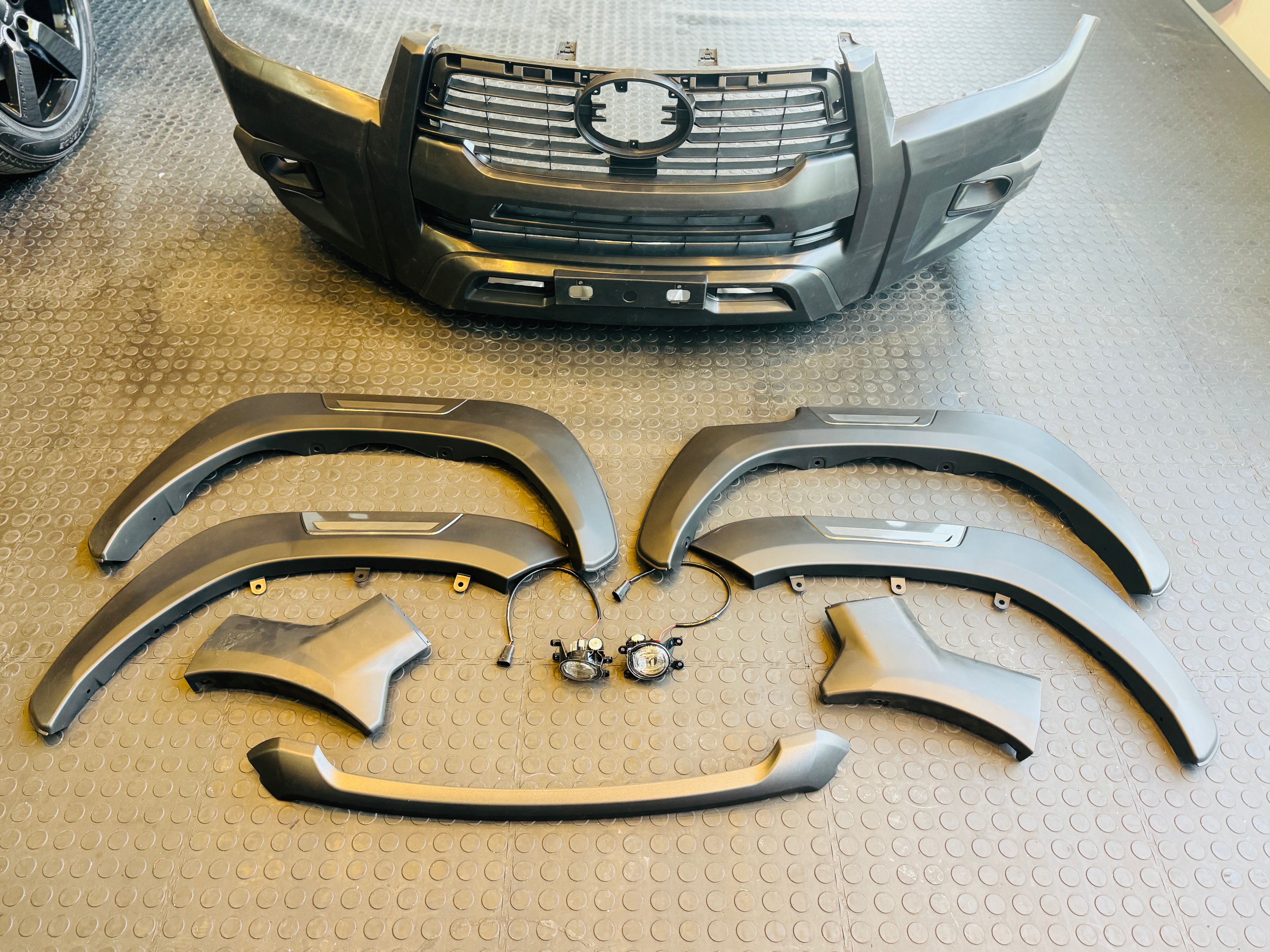 TOYOTA HILUX REVO TO ROCCO BUMPER UPGRADE HALF PRICE - MARKED DOWN BECAUSE OF MISSING CHROME BEADING ON GRILL
