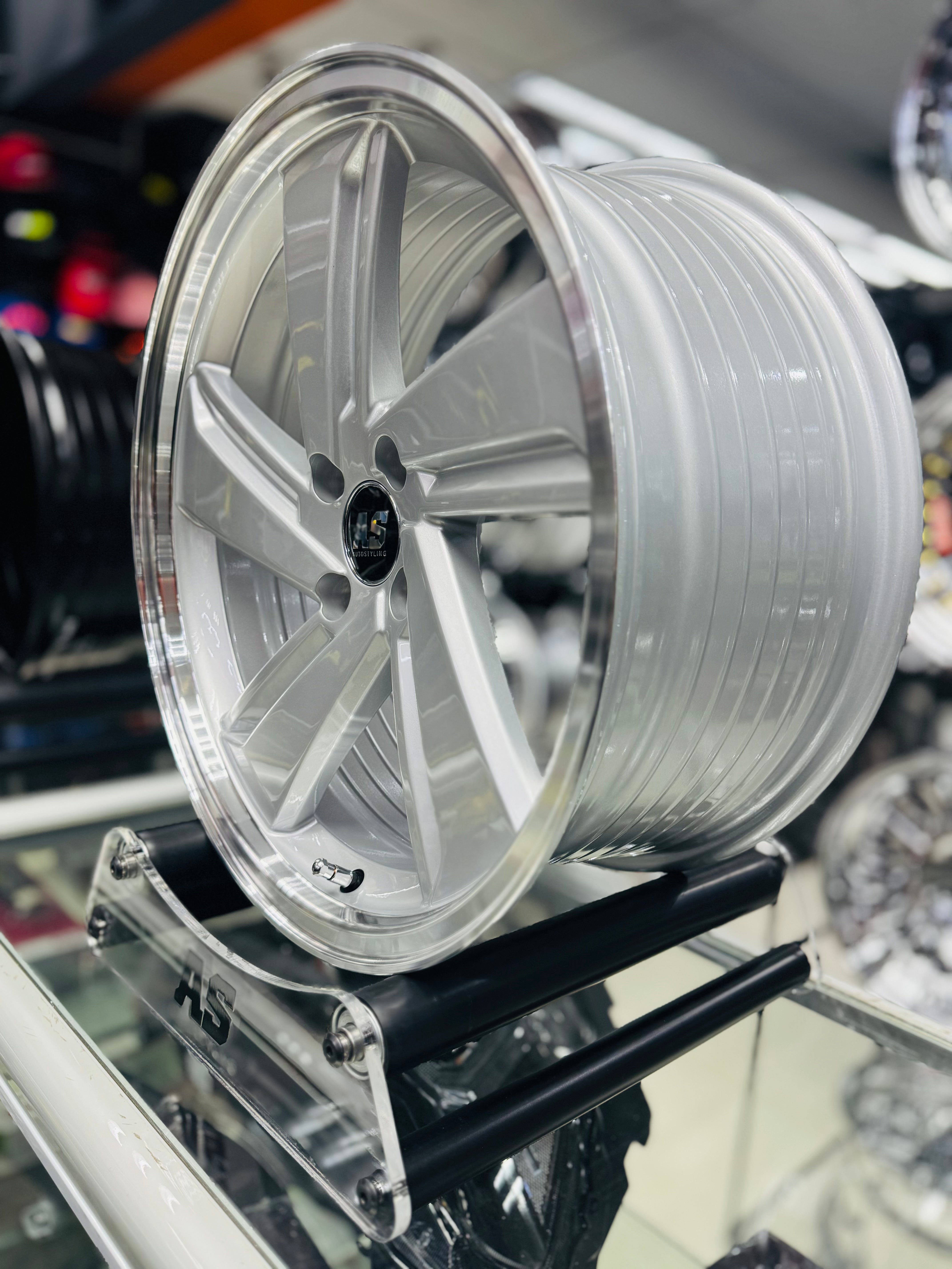 17” AS- MILTON DISHED 4/100 SILVER RIMS