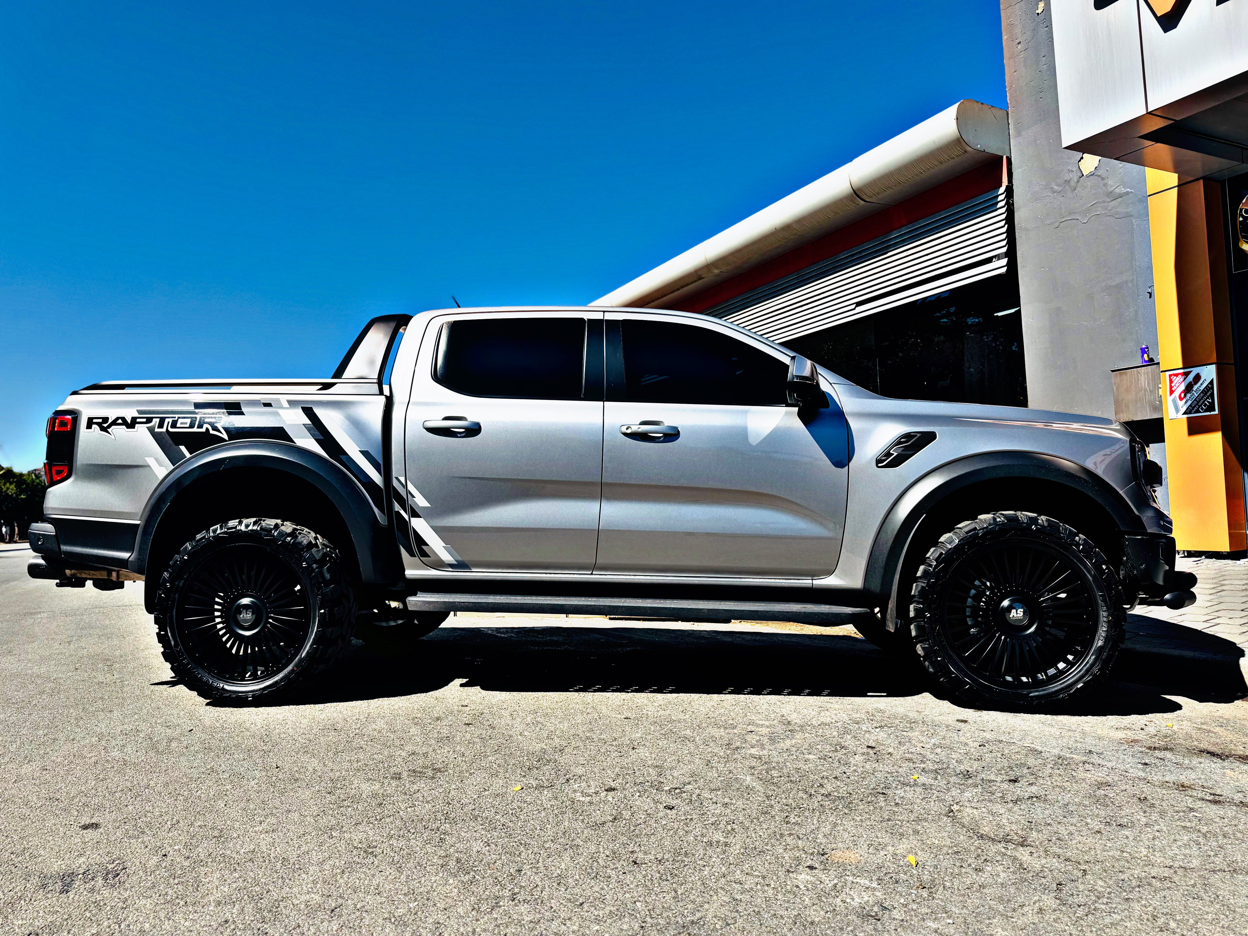 22 ” AS FULLY FORGED 018 RANGER & AMAROK FITMENT   FLOATING CAPS RIMS 6/139 PCD + 22” A/T + TPS MONITORS - Autostyling Klerksdorp