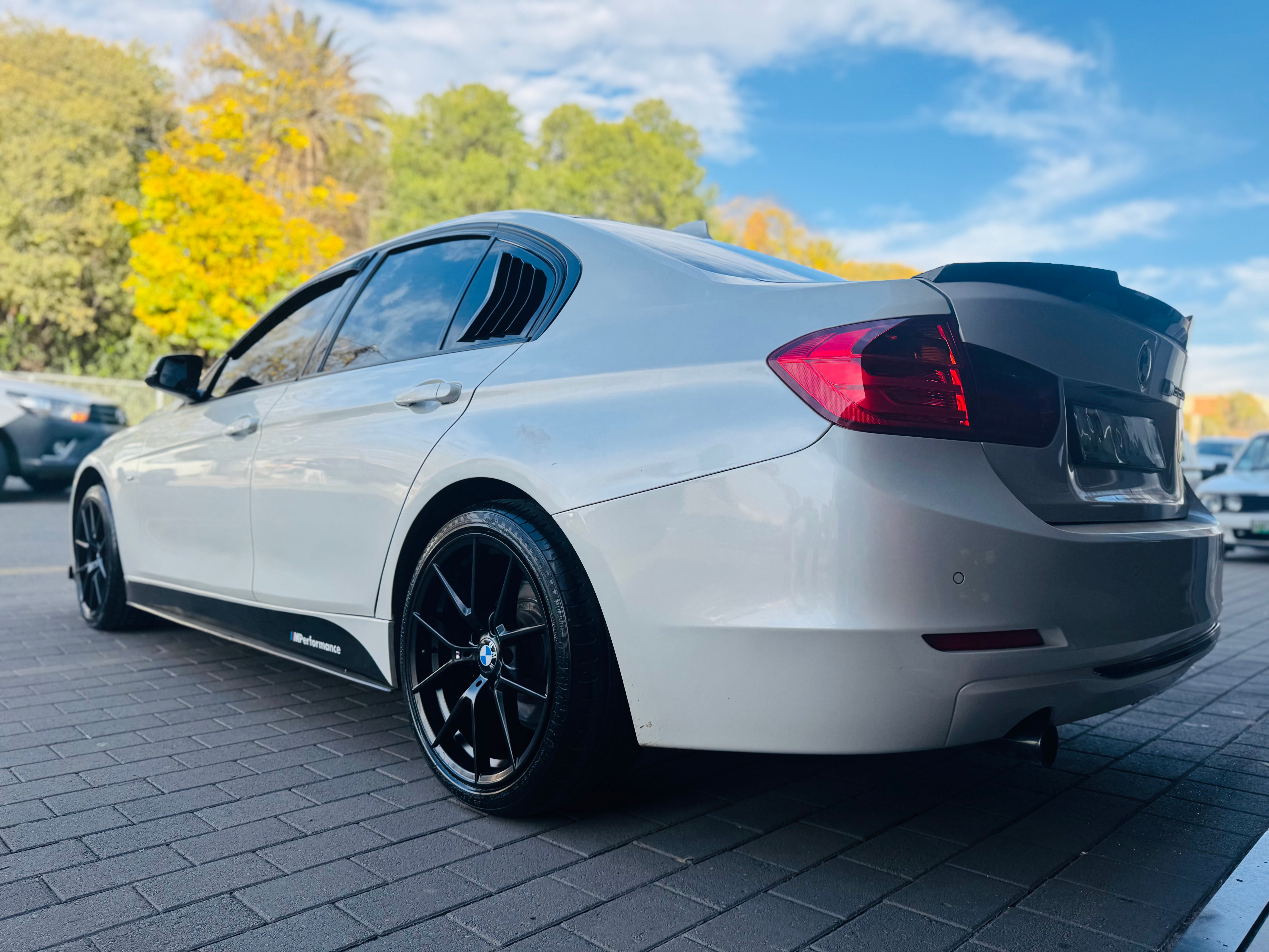 Bmw F30 rear window louver