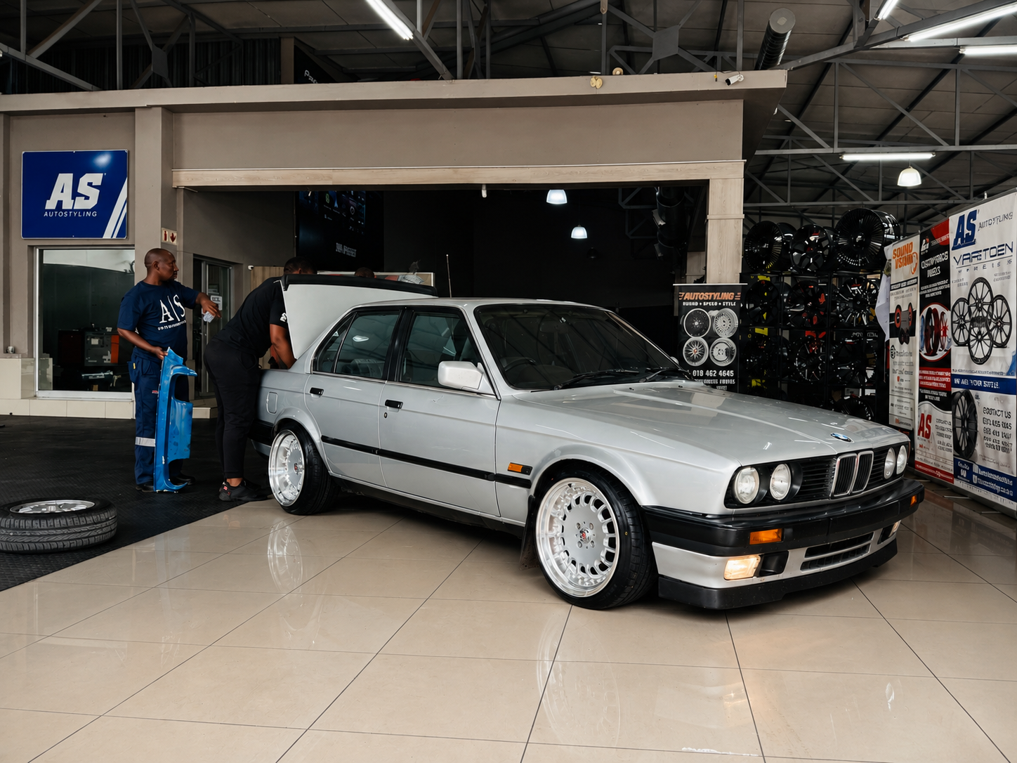 17” AS- E30 BOTTLE CAPS   8.5/10j 4/100  SILVER - Autostyling Klerksdorp