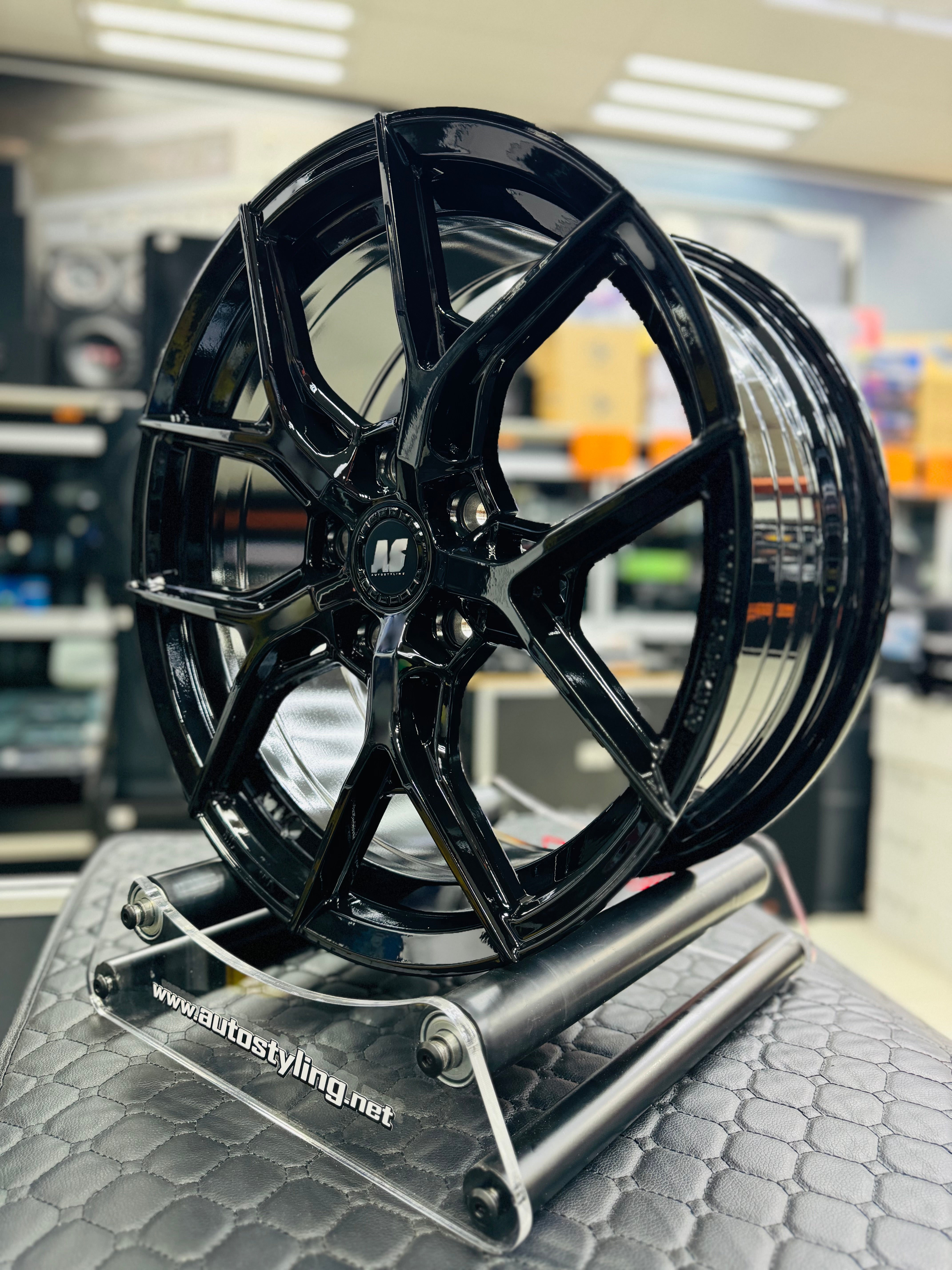 17” AS- GT180  GLOSS BLACK 5/114 PCD