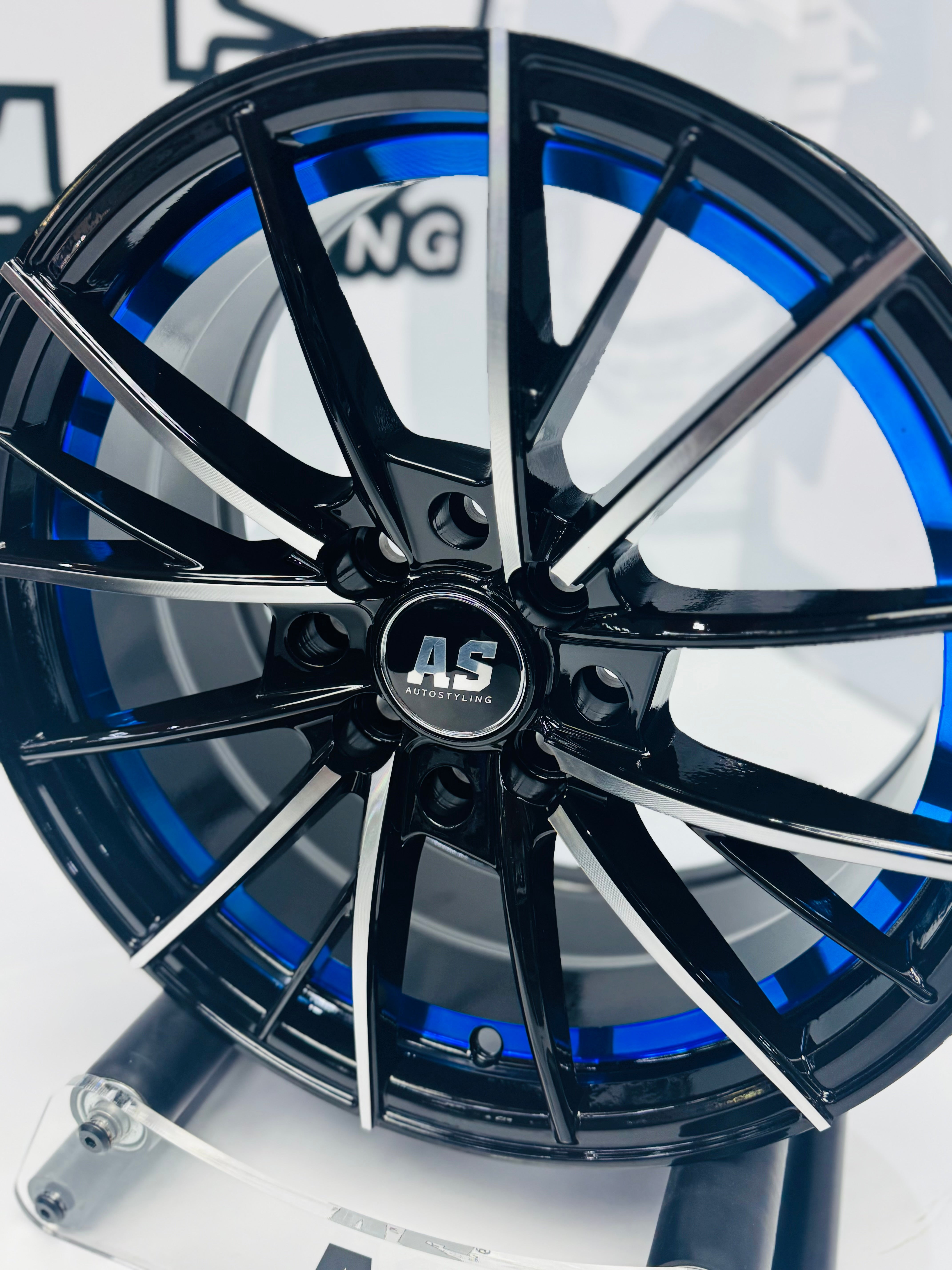 15” M8961 4x100 4x114  Machine black / blue - Autostyling Klerksdorp