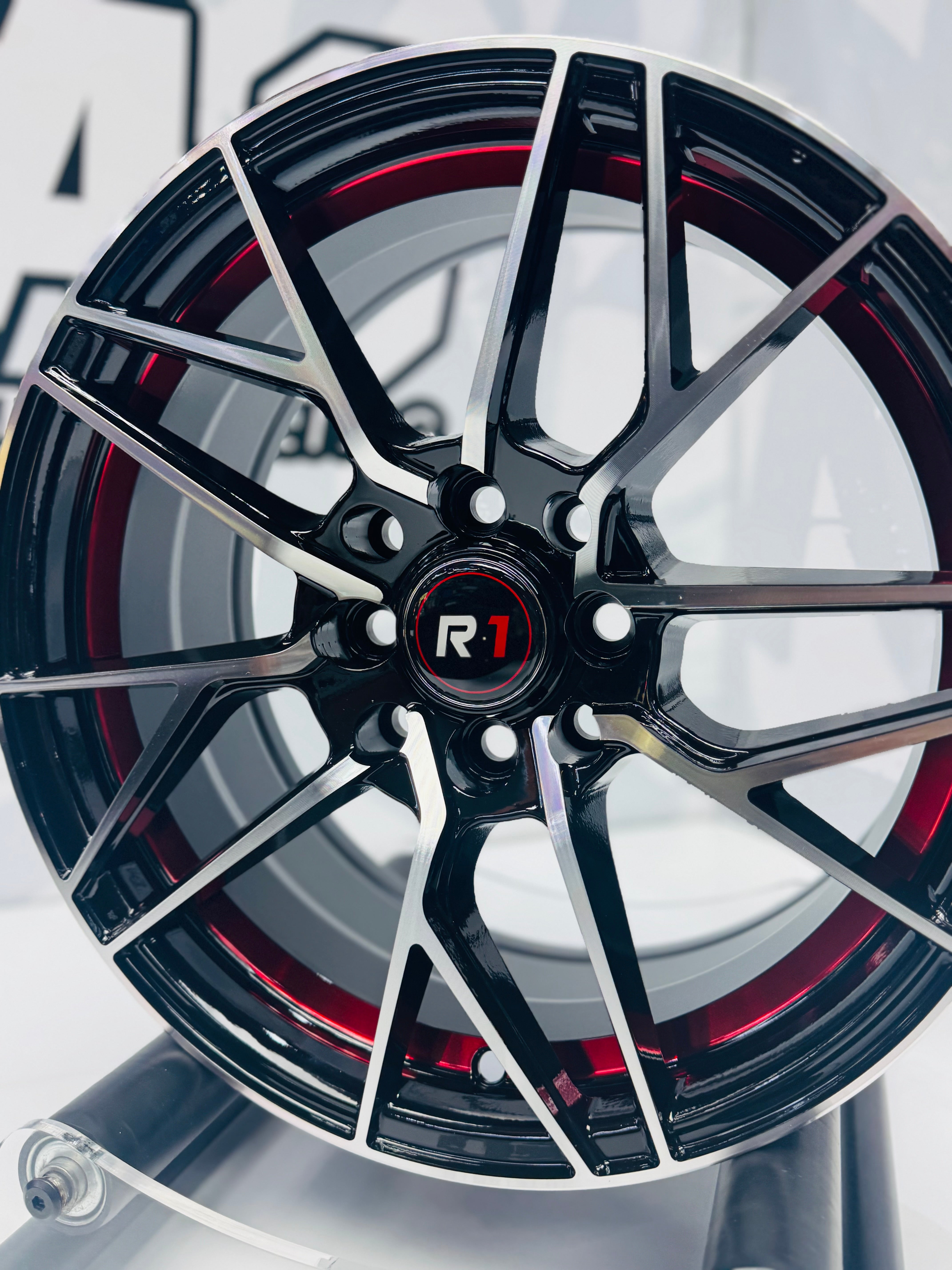 15” M8963 4x100 4x114  Machine black / red - Autostyling Klerksdorp
