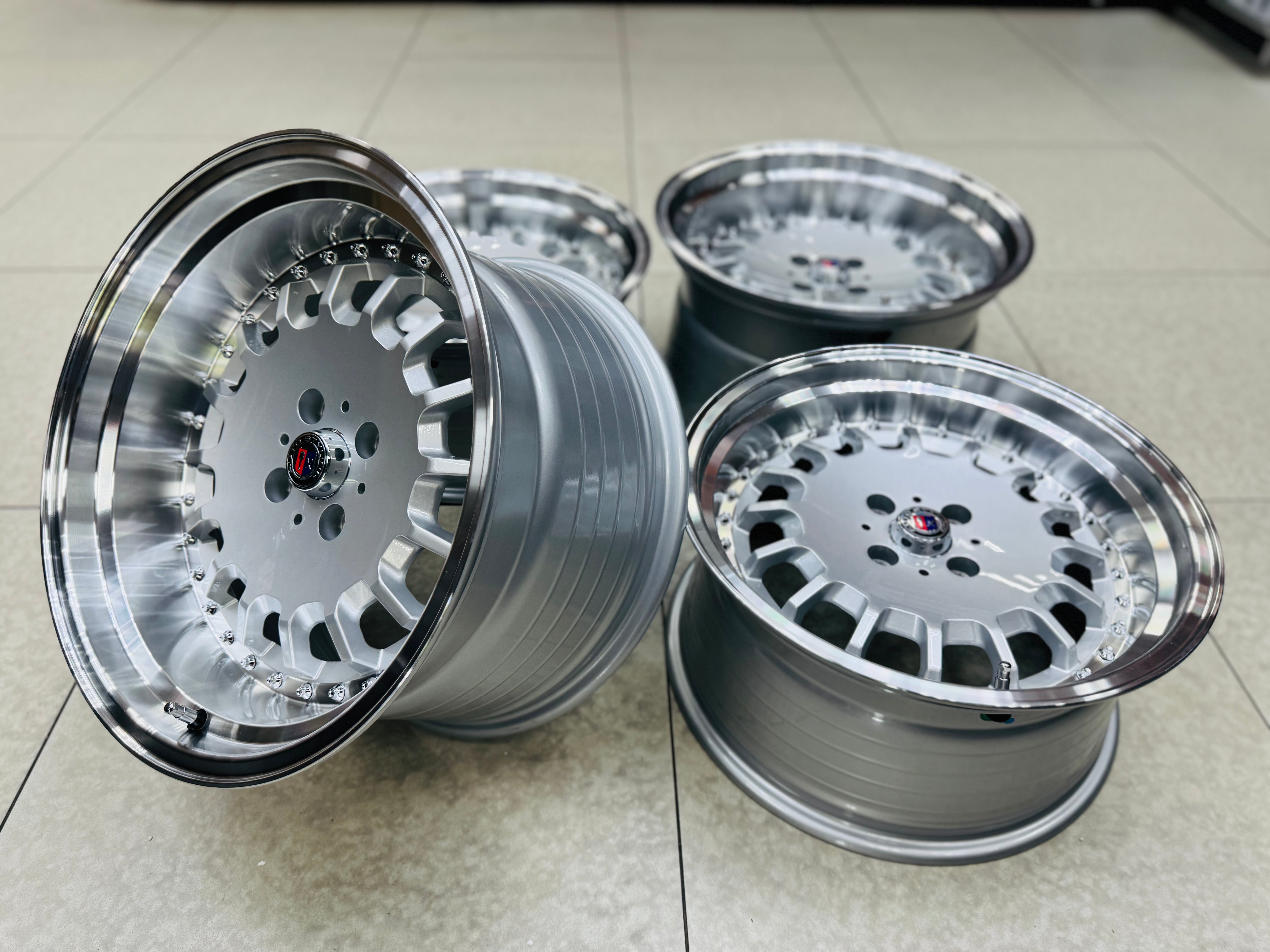 17” AS- E30 BOTTLE CAPS   8.5/10j 4/100  SILVER