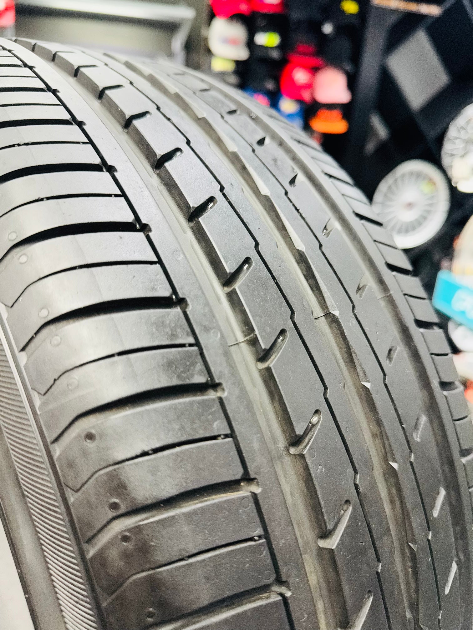 205/40/17 YOKOHAMA BLUEARTH TYRE ( used ) 84% life 6.8mm tread