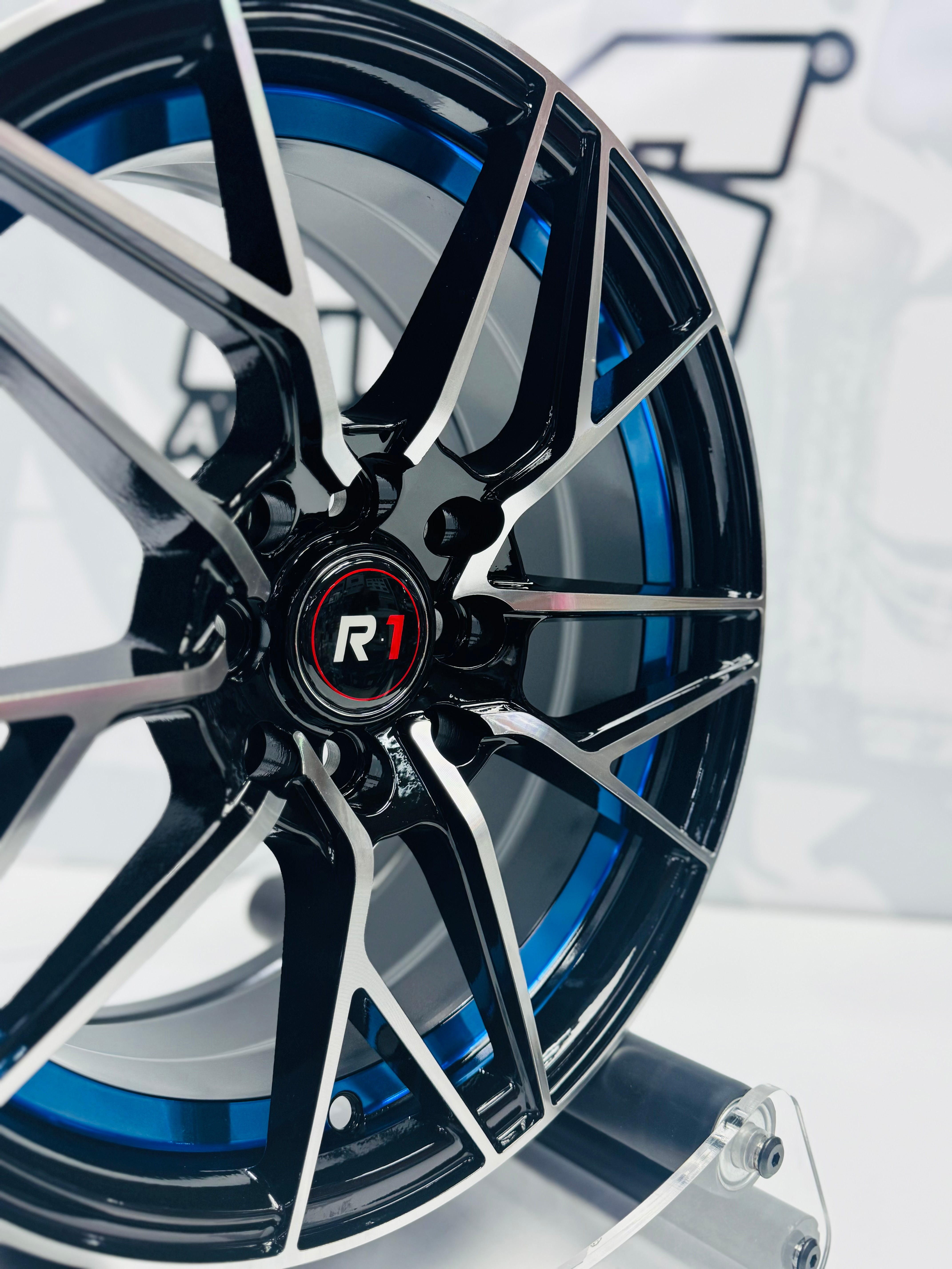 15” M8962 4x100 4x114  Machine black / blue - Autostyling Klerksdorp