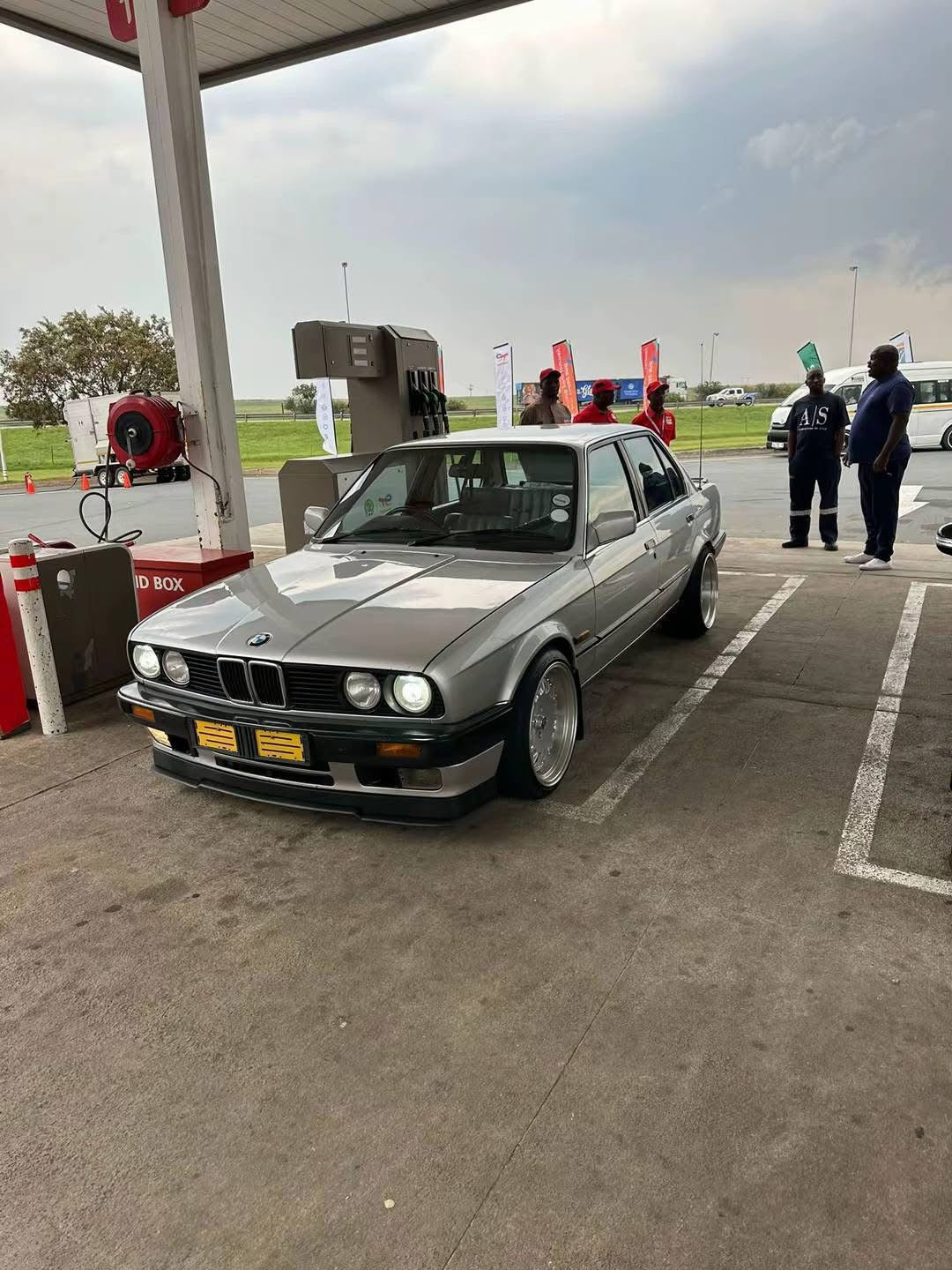 17” AS- E30 BOTTLE CAPS   8.5/10j 4/100  SILVER