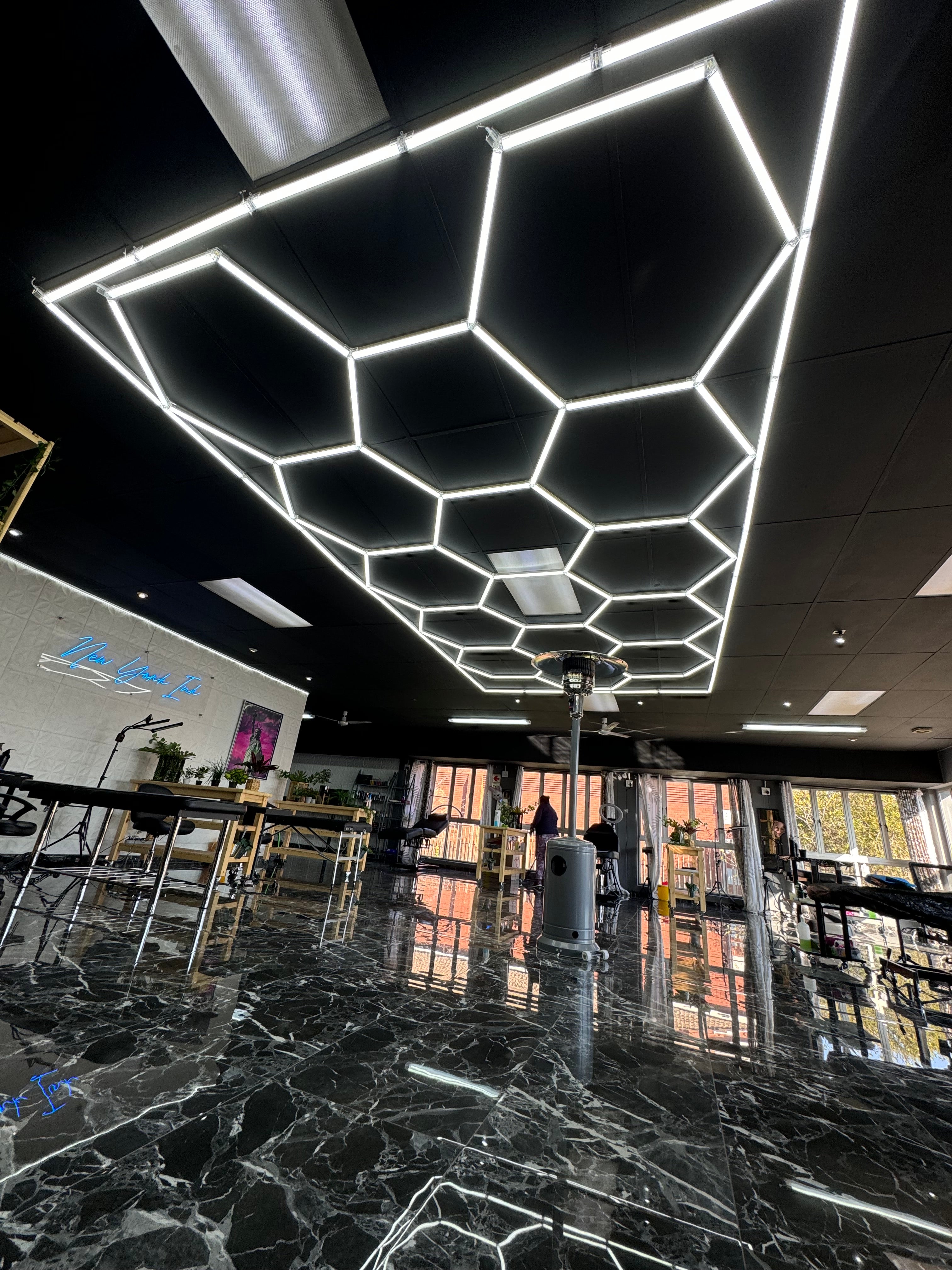 Autostyling Klerksdorp Hexagonal Grid Light Aluminium Ceiling Light LED Ceiling Lamp With Bulb (White) 2.4m x4.8m WHOLESALE PRICE DIRECT TO PUBLIC !