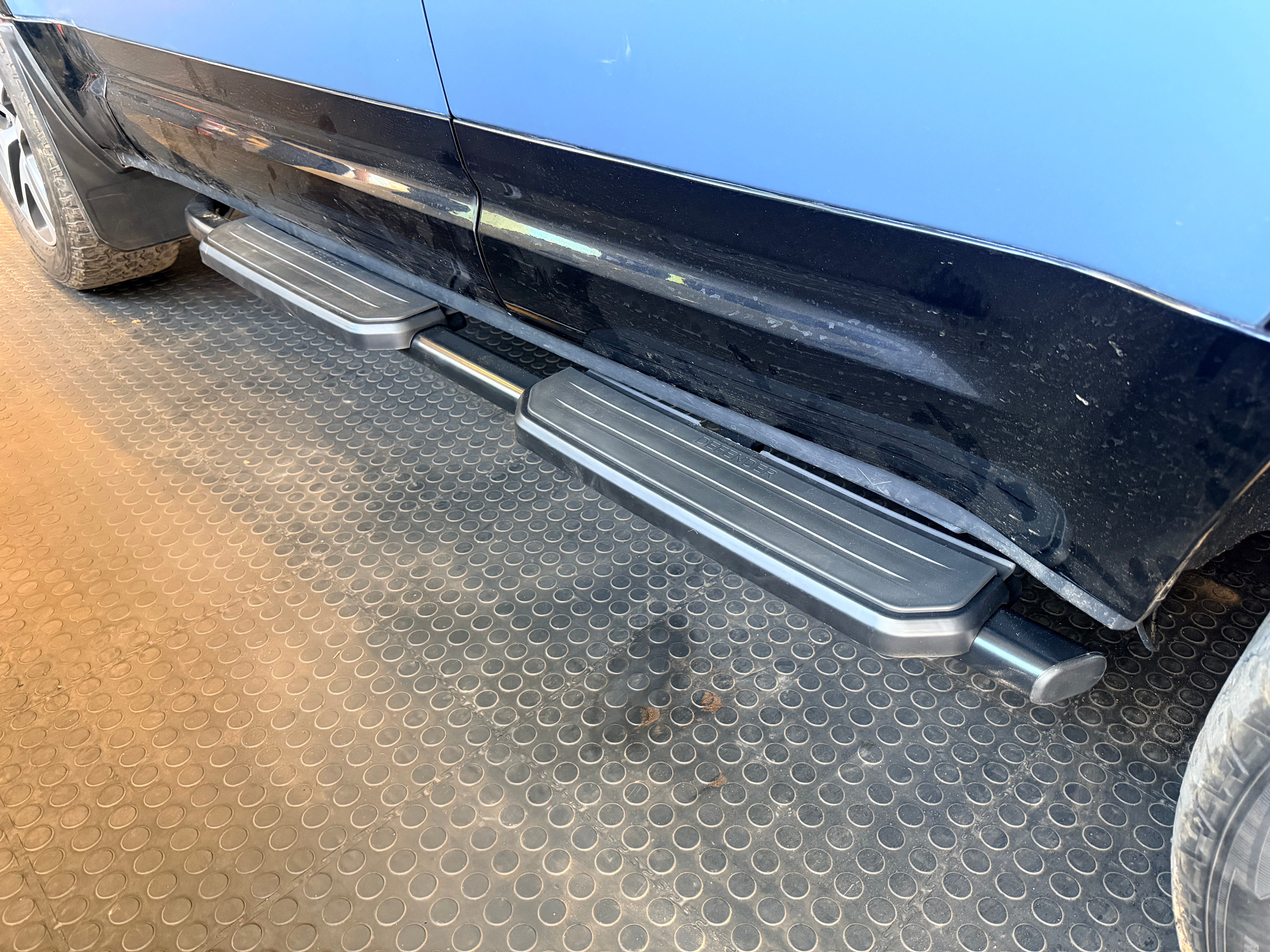 LANDROVER DEFENDER 110  SIDE STEPS - Autostyling Klerksdorp