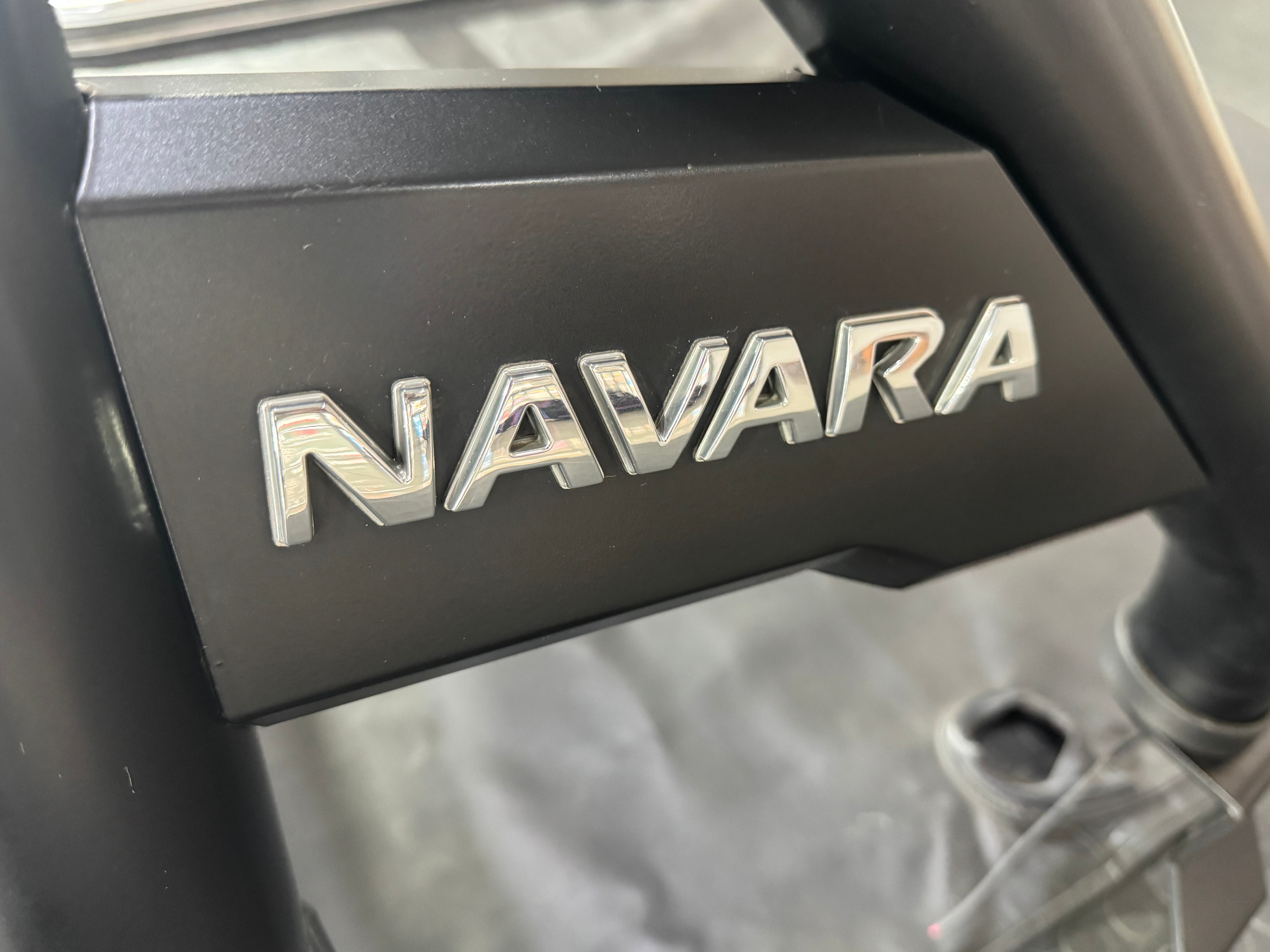 NISSAN NAVARA 2021+ OEM ROLL BAR & TONNEAU COVER PREOWNED