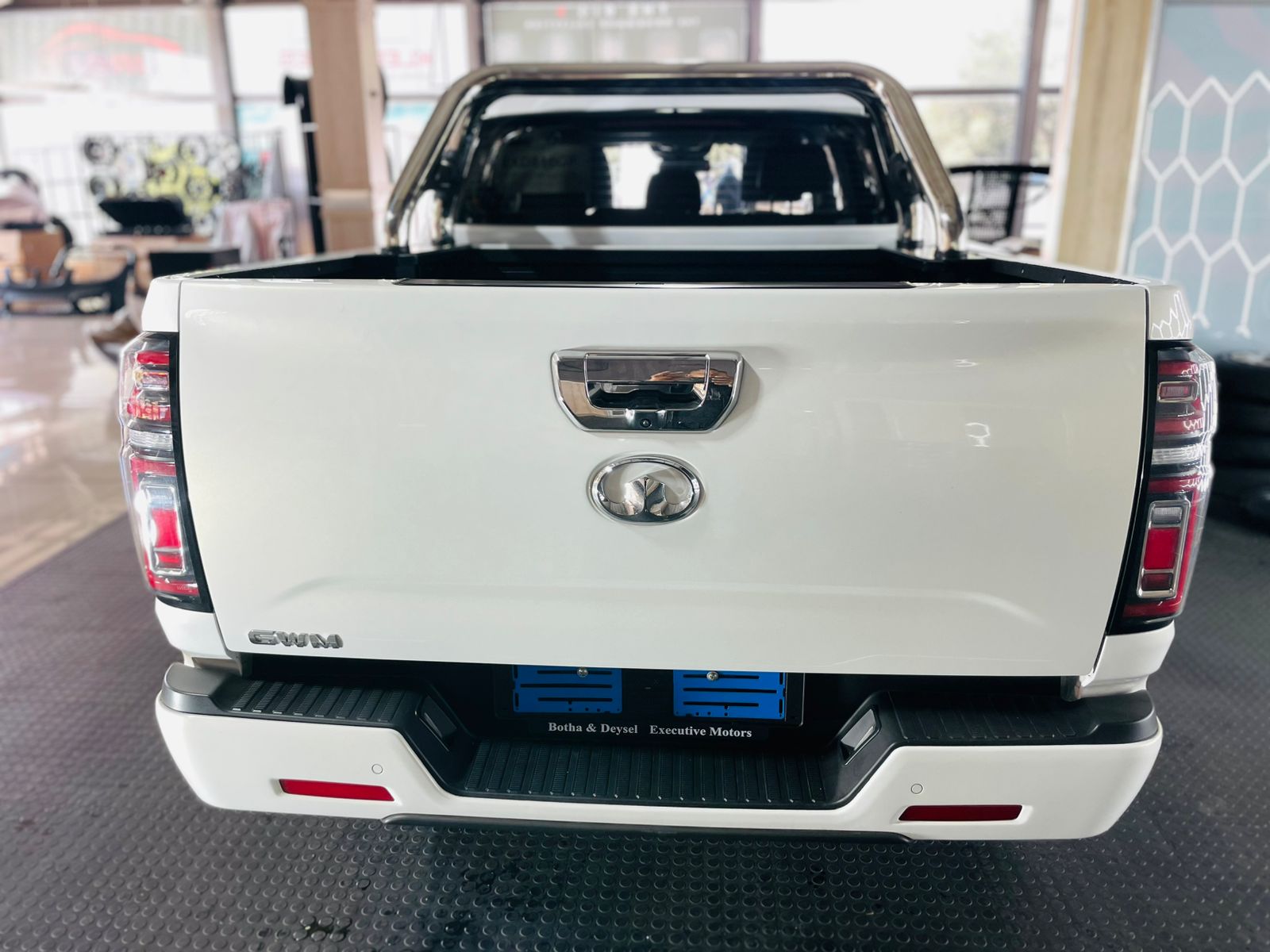 GWM P SERIES  ROLL BAR CHROME