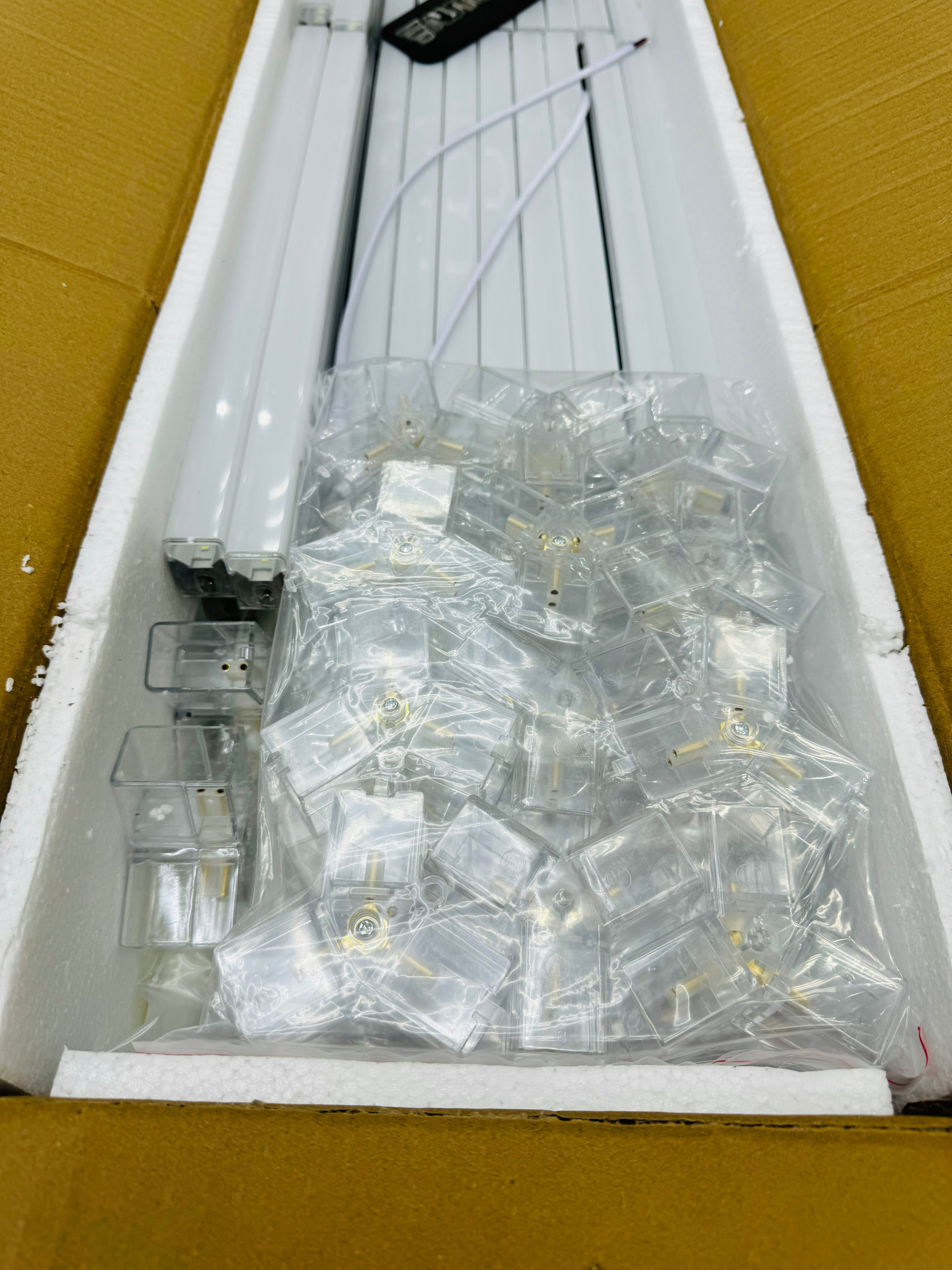 Autostyling Klerksdorp Hexagonal Grid Light Aluminium Ceiling Light LED Ceiling Lamp With Bulb (White) 2.4m x4.8m WHOLESALE PRICE DIRECT TO PUBLIC !