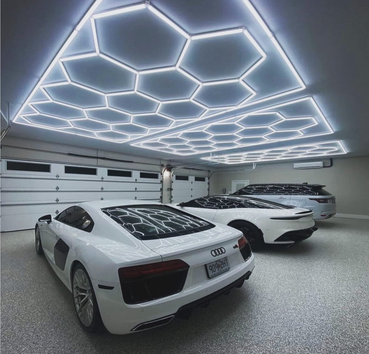 Autostyling Klerksdorp Hexagonal Grid Light Aluminium Ceiling Light LED Ceiling Lamp With Bulb (White) 2.4m x4.8m WHOLESALE PRICE DIRECT TO PUBLIC !