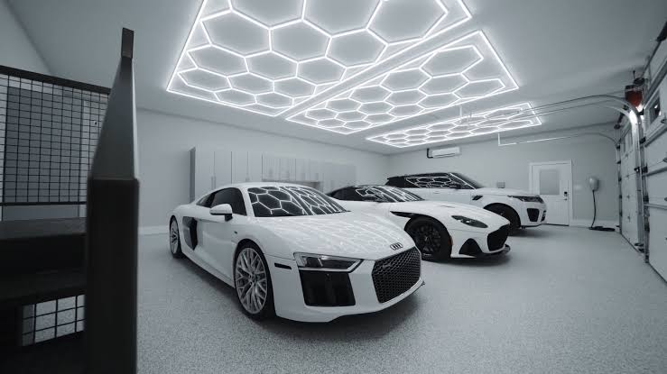 Autostyling Klerksdorp Hexagonal Grid Light Aluminium Ceiling Light LED Ceiling Lamp With Bulb (White) 2.4m x4.8m WHOLESALE PRICE DIRECT TO PUBLIC !