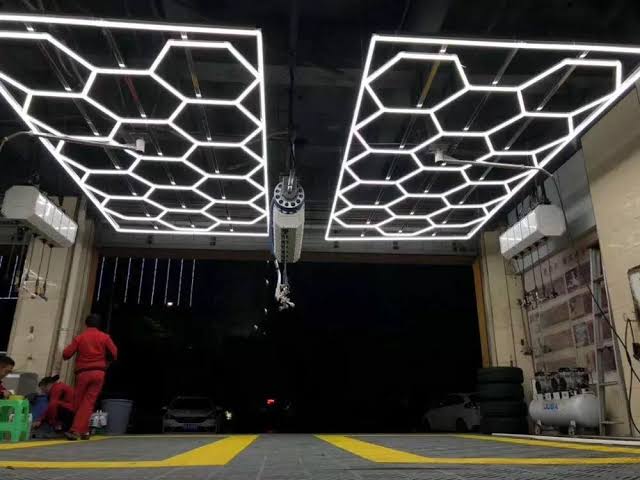 Autostyling Klerksdorp Hexagonal Grid Light Aluminium Ceiling Light LED Ceiling Lamp With Bulb (White) 2.4m x4.8m WHOLESALE PRICE DIRECT TO PUBLIC !
