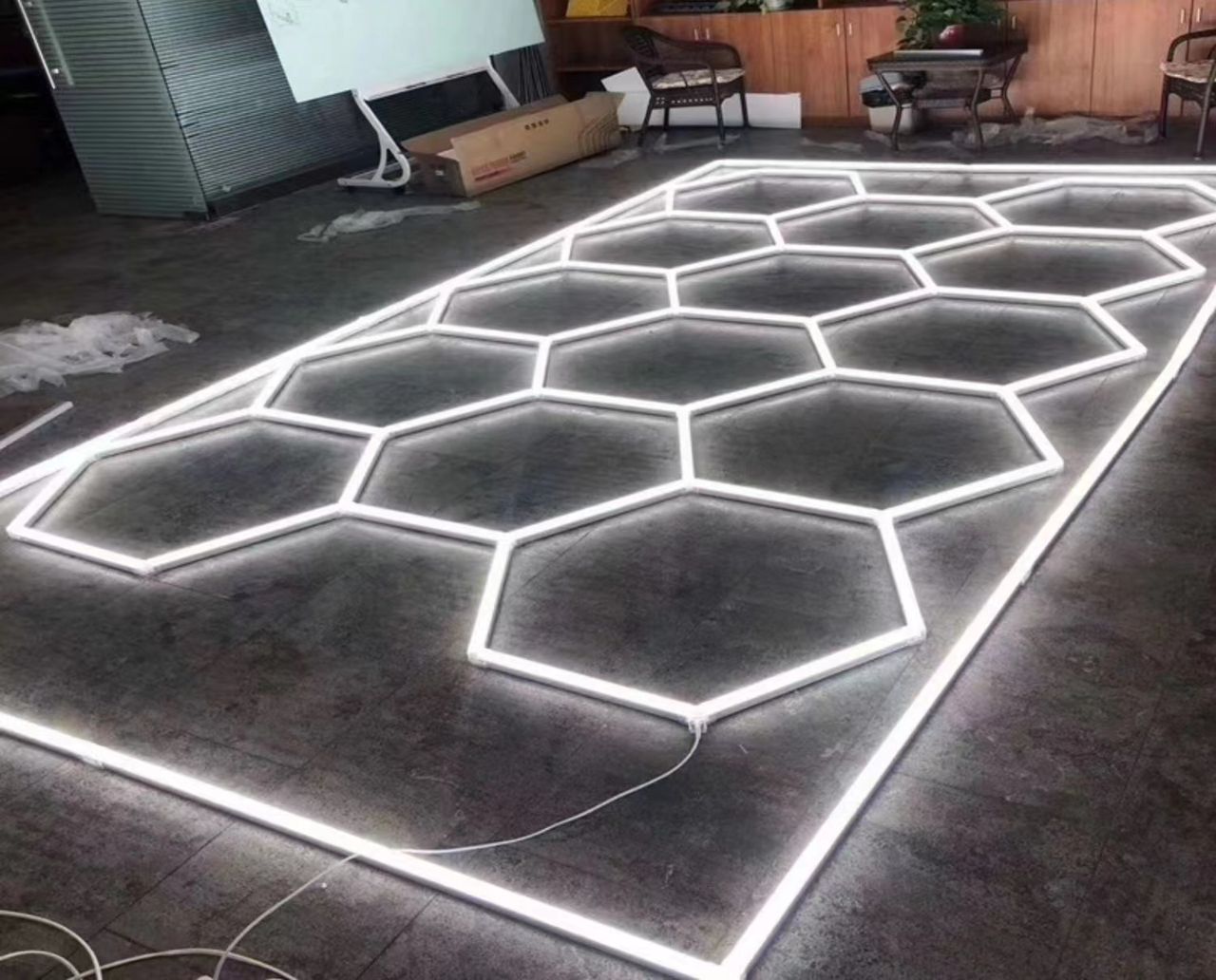 Autostyling Klerksdorp Hexagonal Grid Light Aluminium Ceiling Light LED Ceiling Lamp With Bulb (White) 2.4m x4.8m WHOLESALE PRICE DIRECT TO PUBLIC !