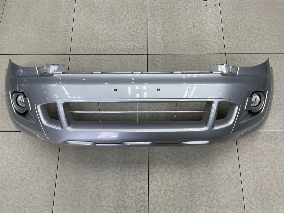 FORD RANGER 2012 XLT T6  OEM FRONT BUMPER WITH FOGS