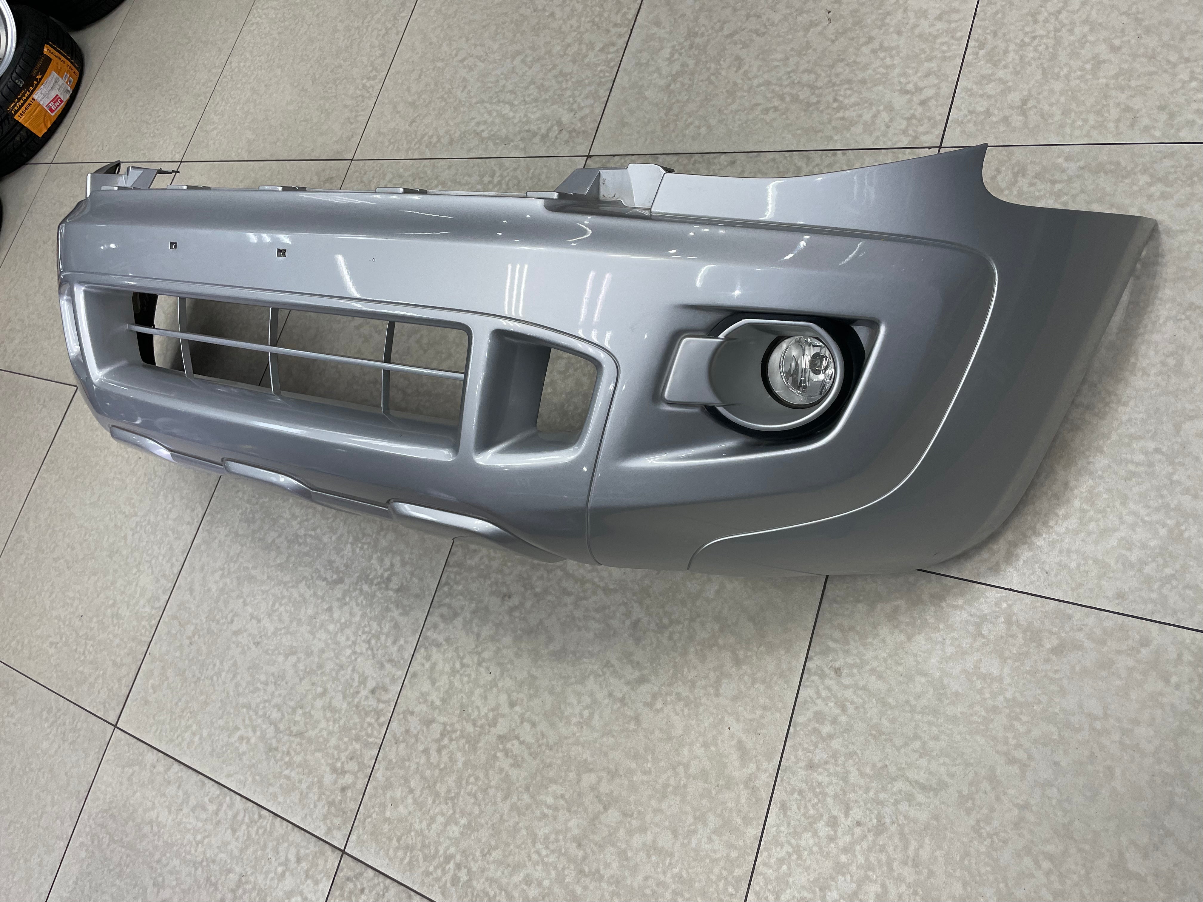 FORD RANGER 2012 XLT T6  OEM FRONT BUMPER WITH FOGS