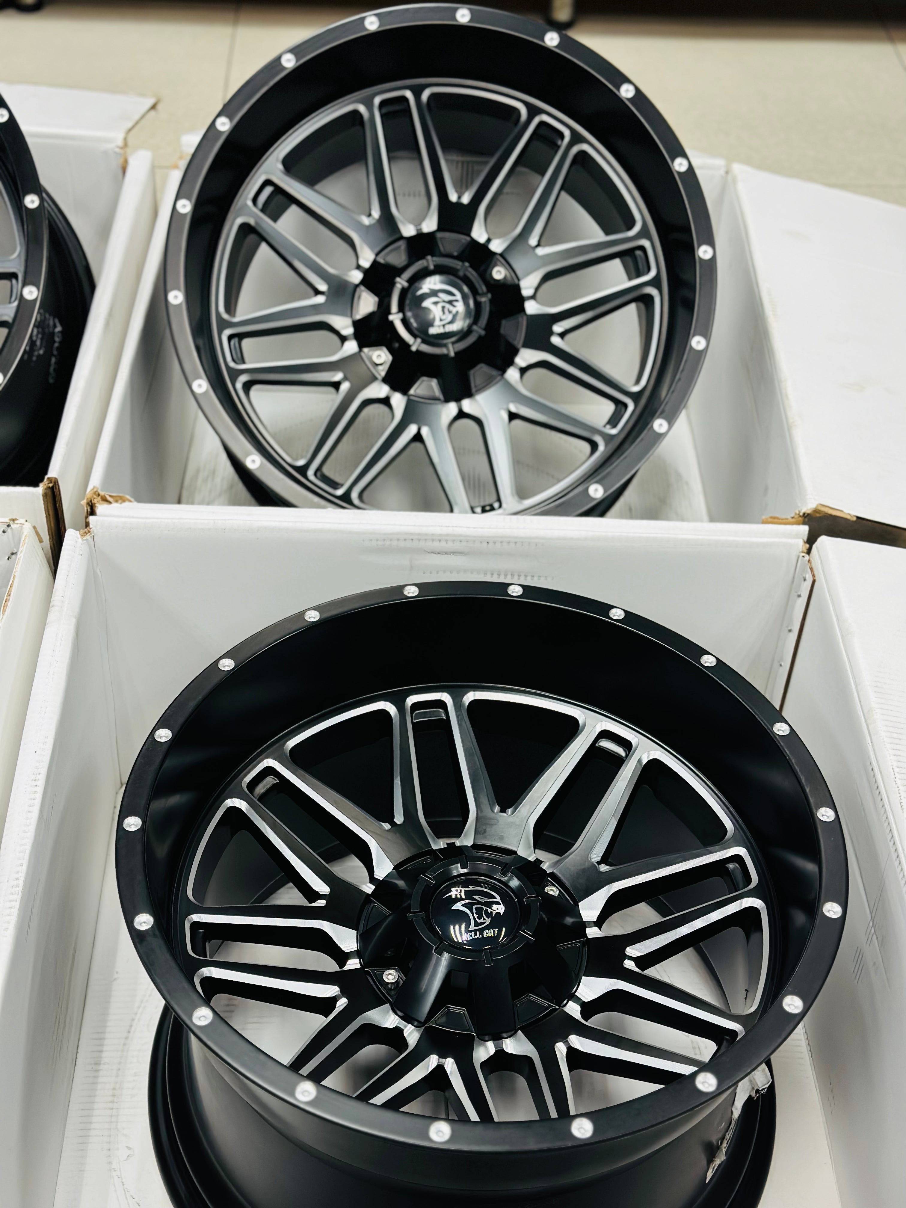 20” AS-0260 20X12J GLOSS BLACK/ SILVER DEMO SET