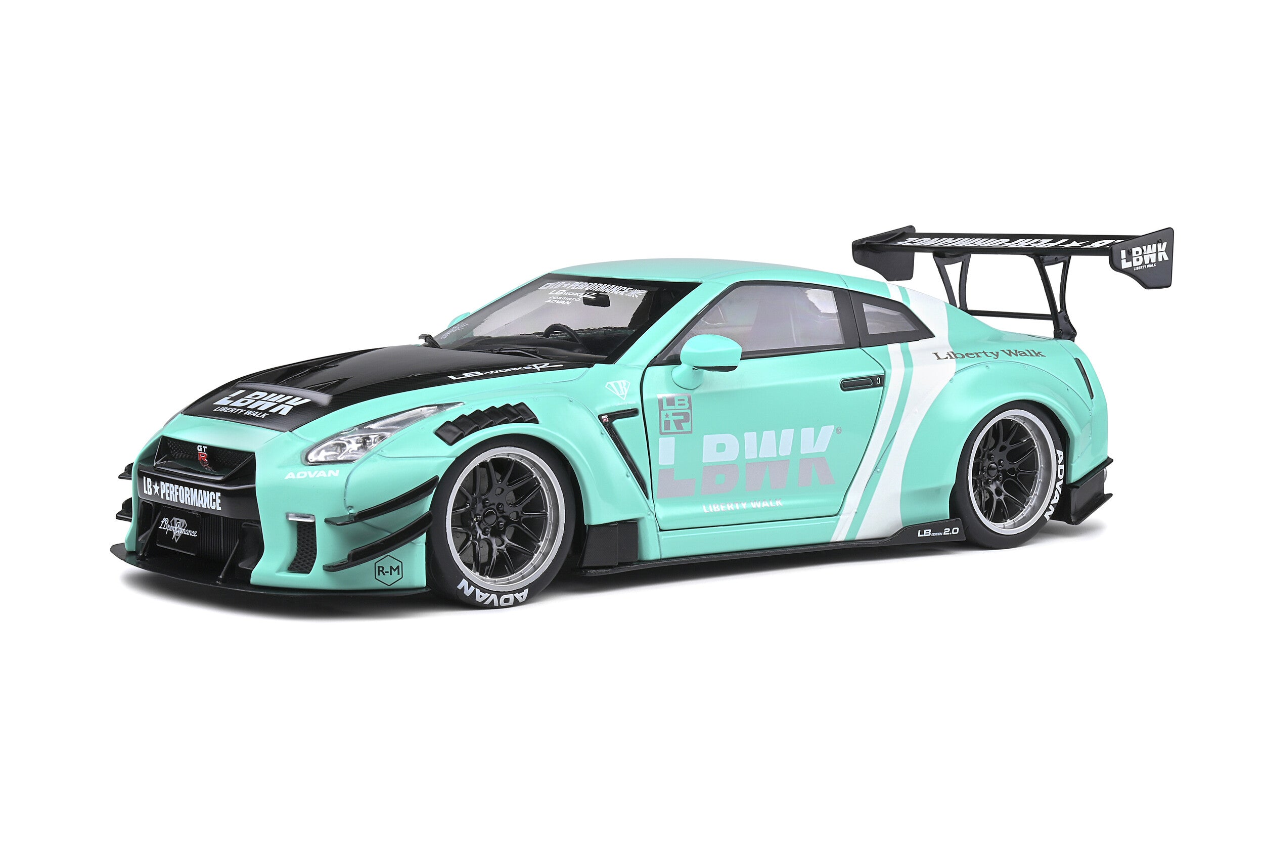 SOLIDO 1:18 SCALE MODEL CAR NISSAN GTR35 LB WALK