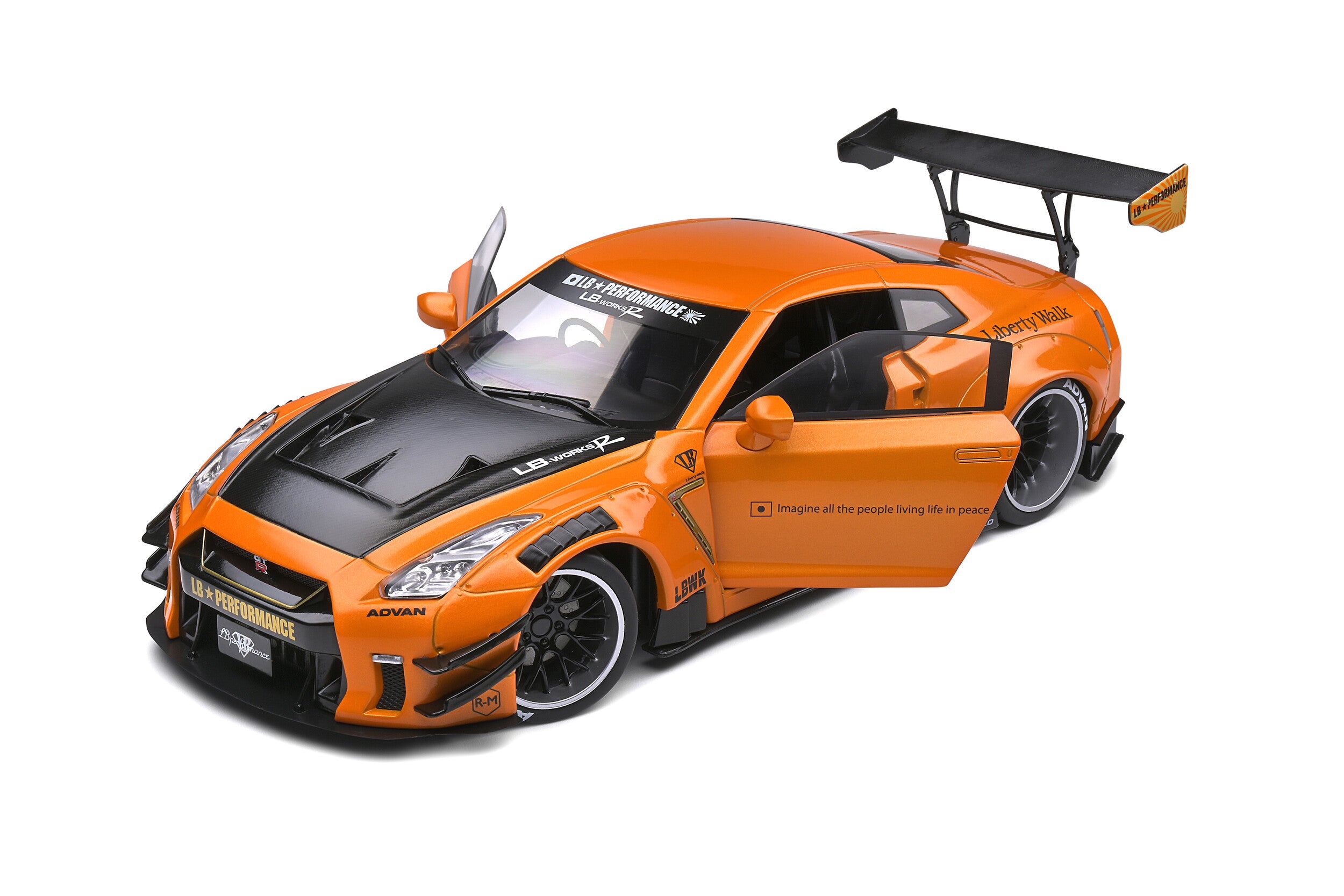 SOLIDO 1:18 SCALE MODEL CAR NISSAN GTR35 LB WALK