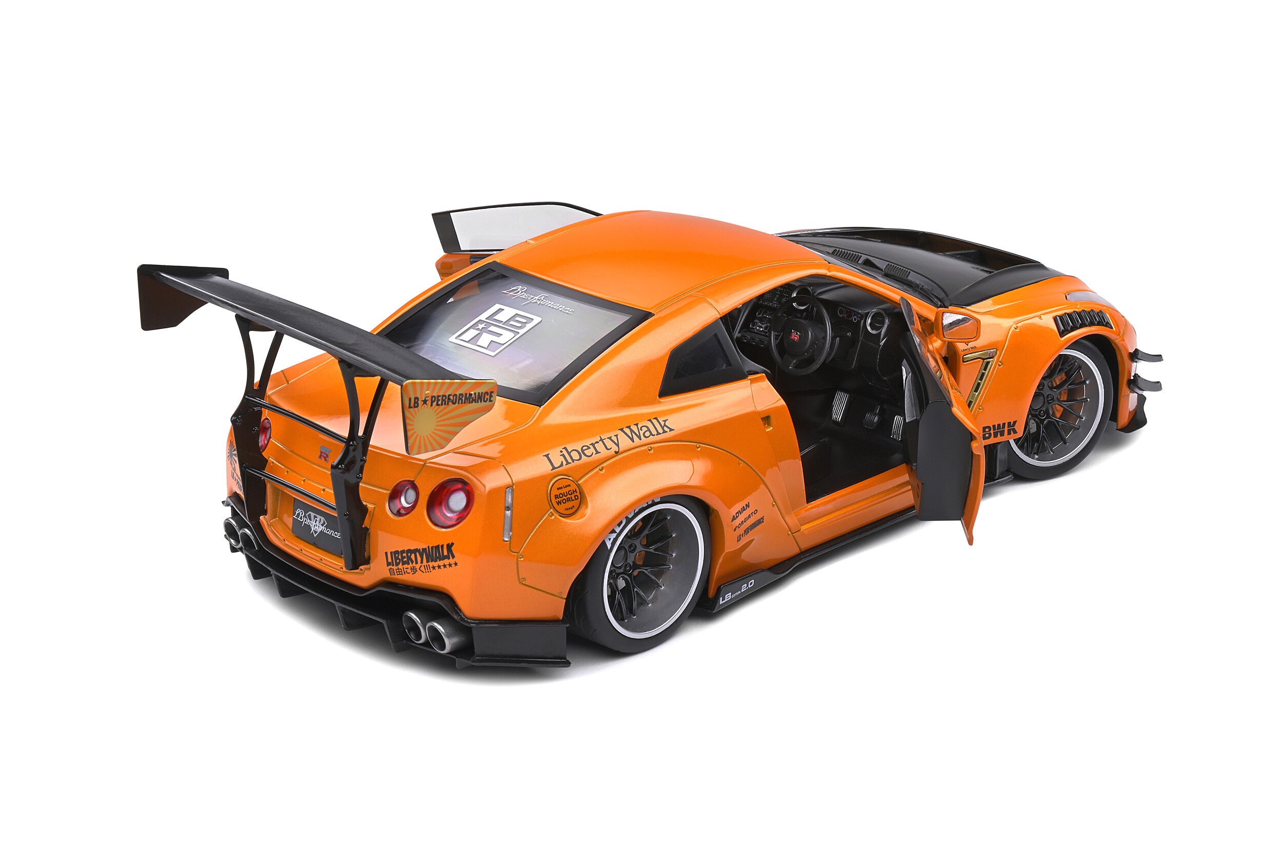 SOLIDO 1:18 SCALE MODEL CAR NISSAN GTR35 LB WALK