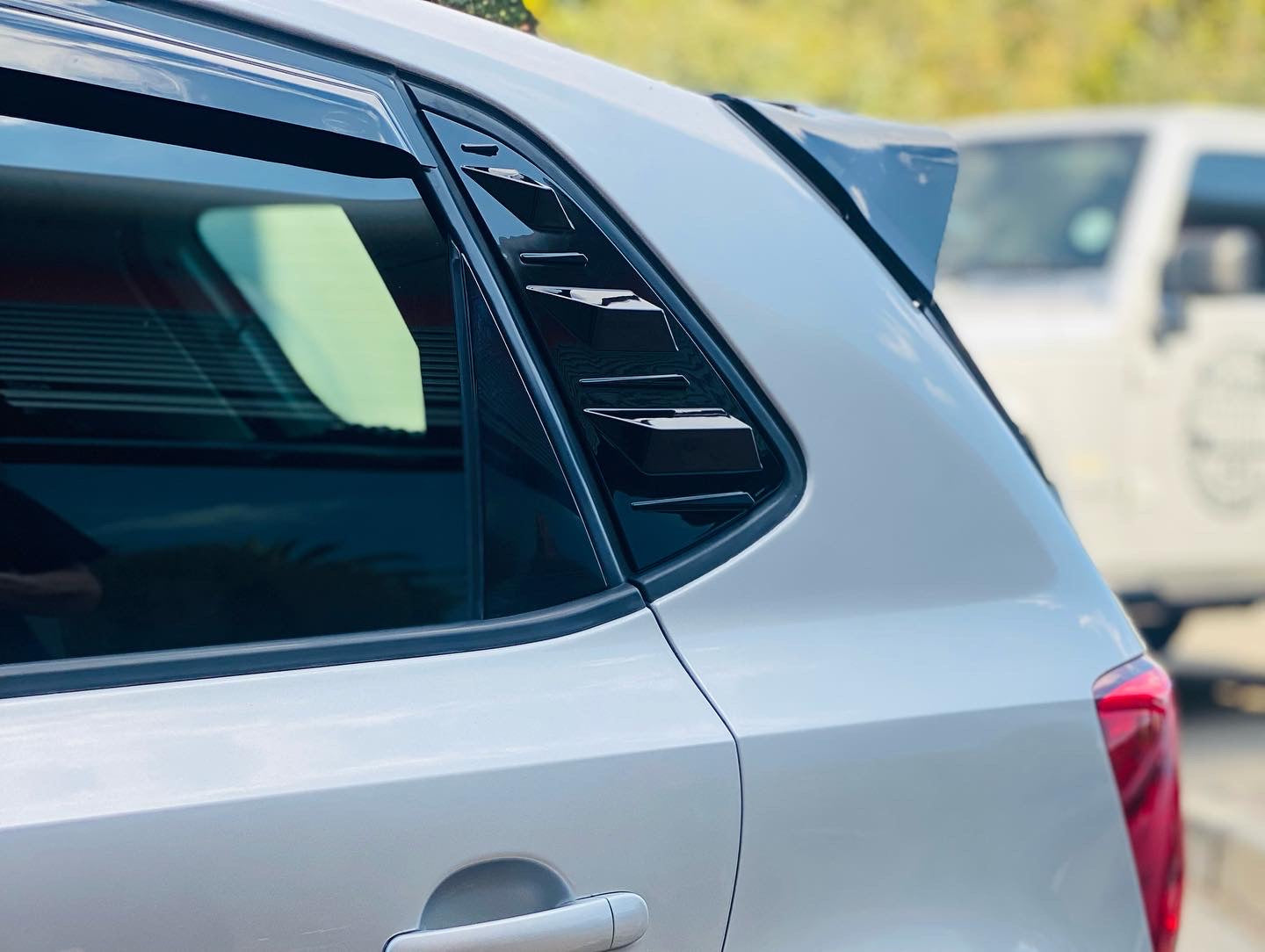 Polo 6 rear window louve