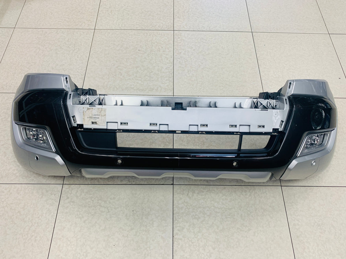 FORD RANGER WILDTRAK OEM FRONT BUMPER WITH FOGS