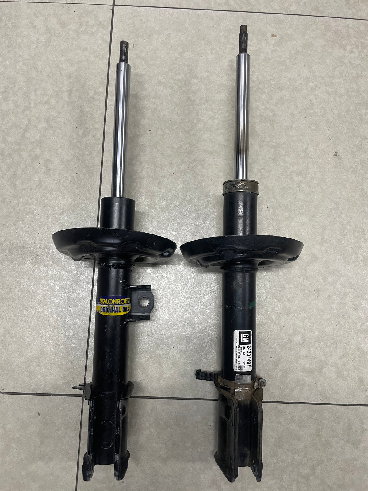 FOR Vauxhall Corsa 06-11 Rear Shock Absorbers Shockers X2 & Rear Coil Springs X2 FOR Vauxhall Corsa 06-11 Rear Shock Absorbers Shockers X2 & Rear Coil Springs X2