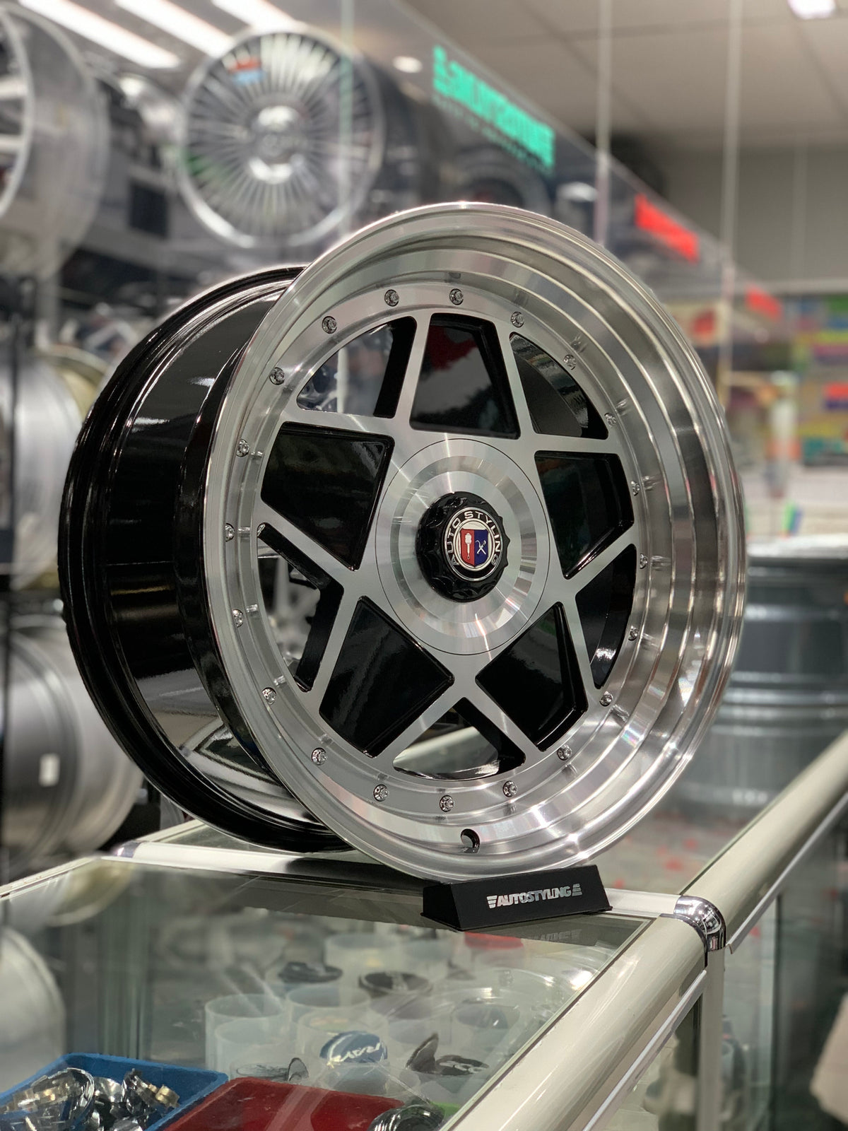 17” AS-MODENA SILVER AND BLACK