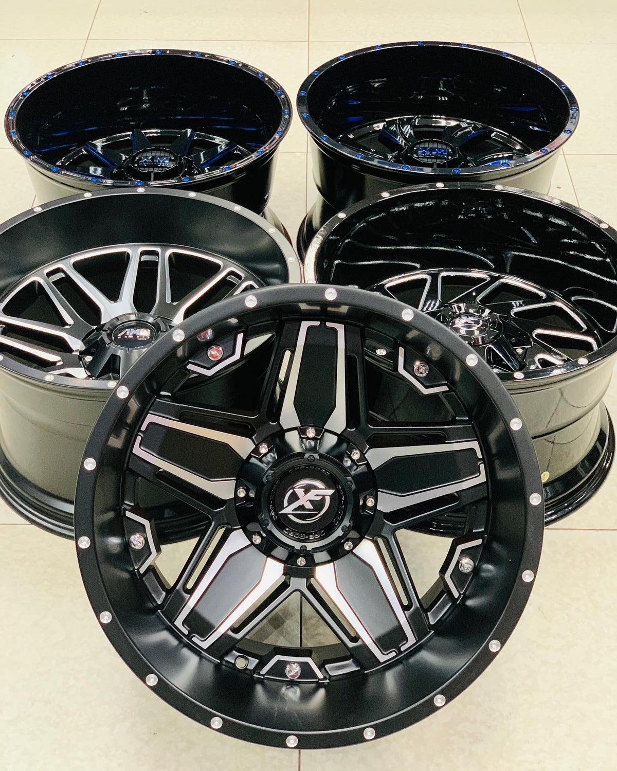 20” AS-5343 20X12J GLOSS BLACK/ SILVER