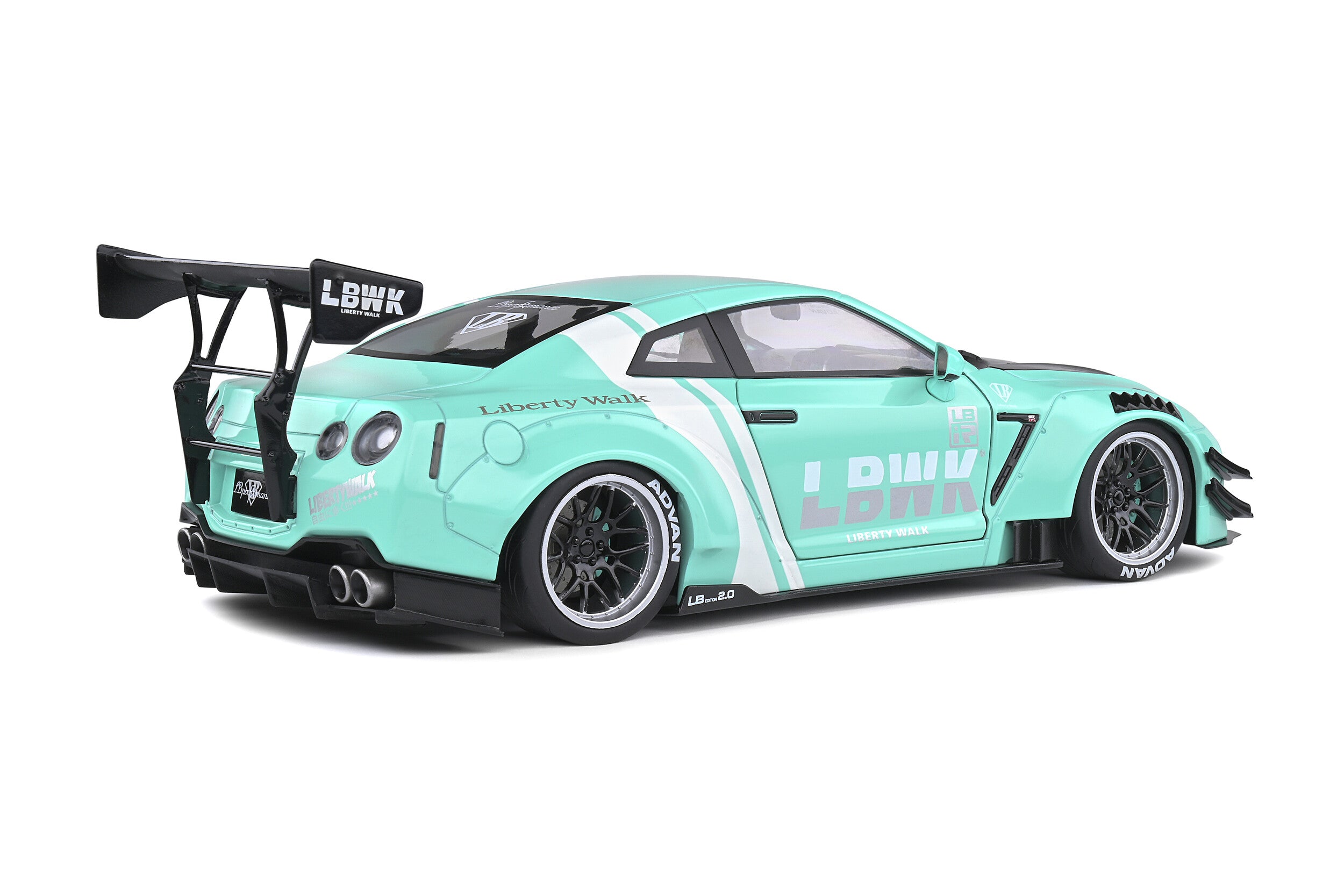 SOLIDO 1:18 SCALE MODEL CAR NISSAN GTR35 LB WALK