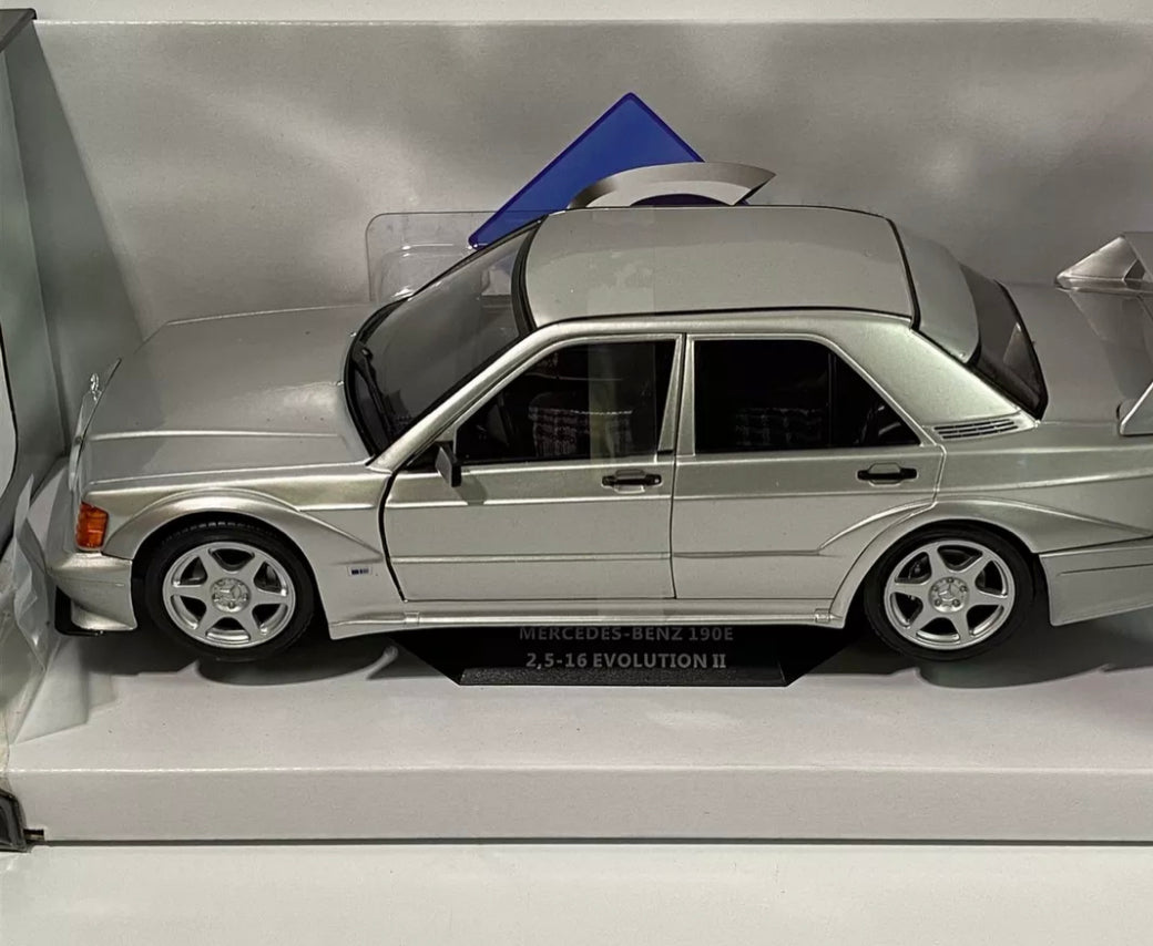 SOLIDO 1:18 SCALE MODEL CAR MERCEDES 190E EVO2